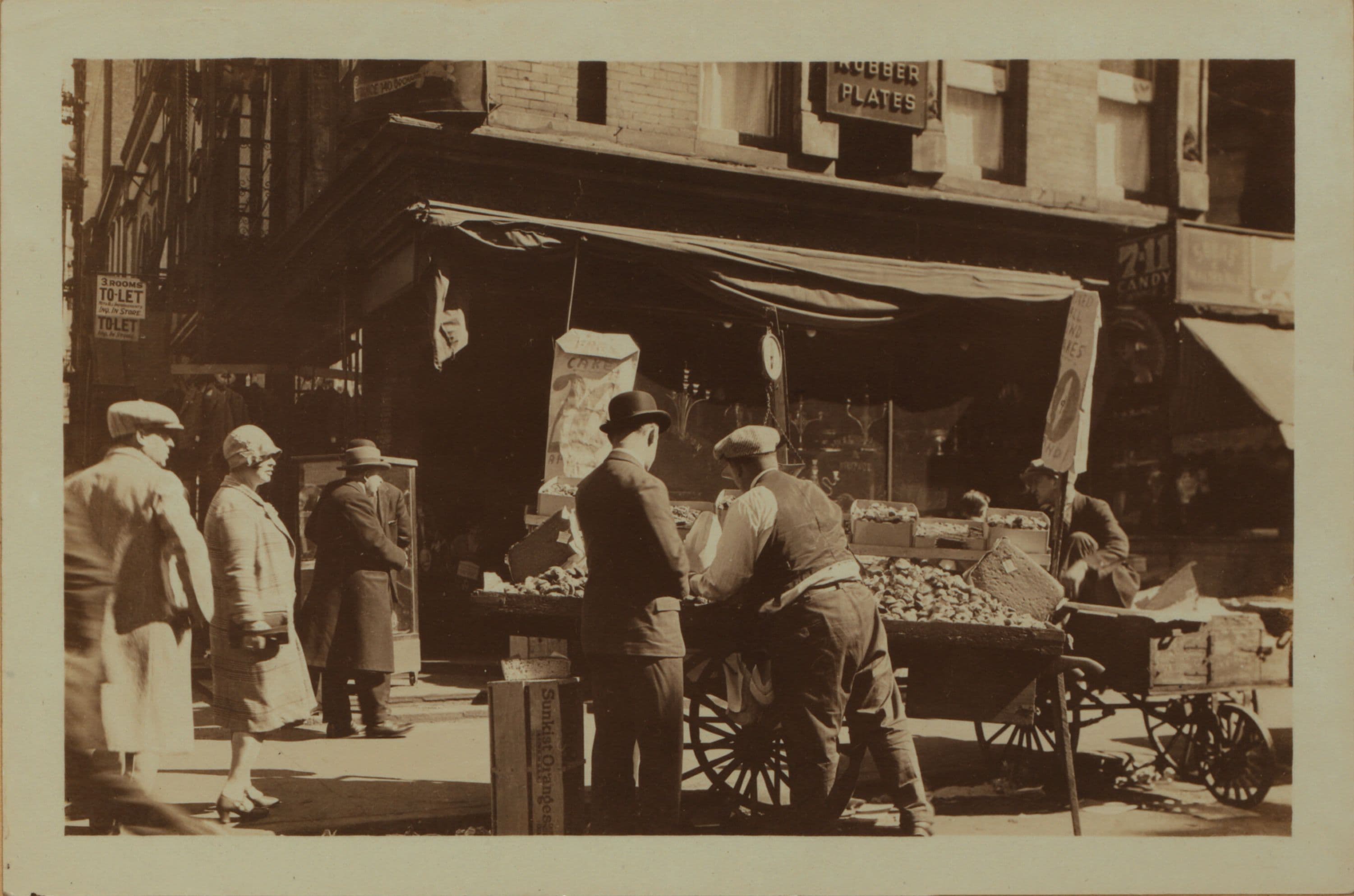 Occupations - Peddlers - Food - Refreshments - Cakes - Pastry.