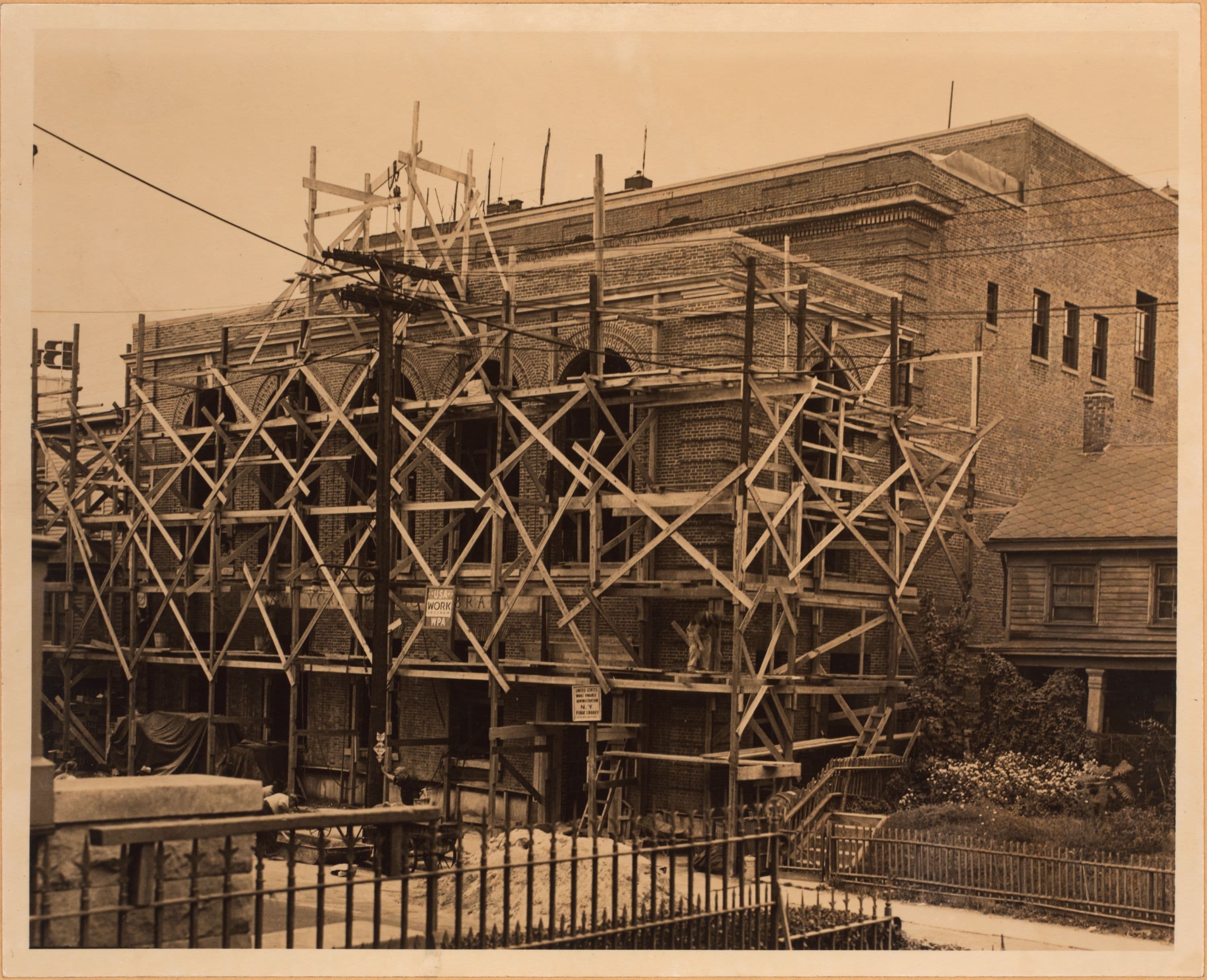 Bronx: Bainbridge Avenue - Fordham Road (East)