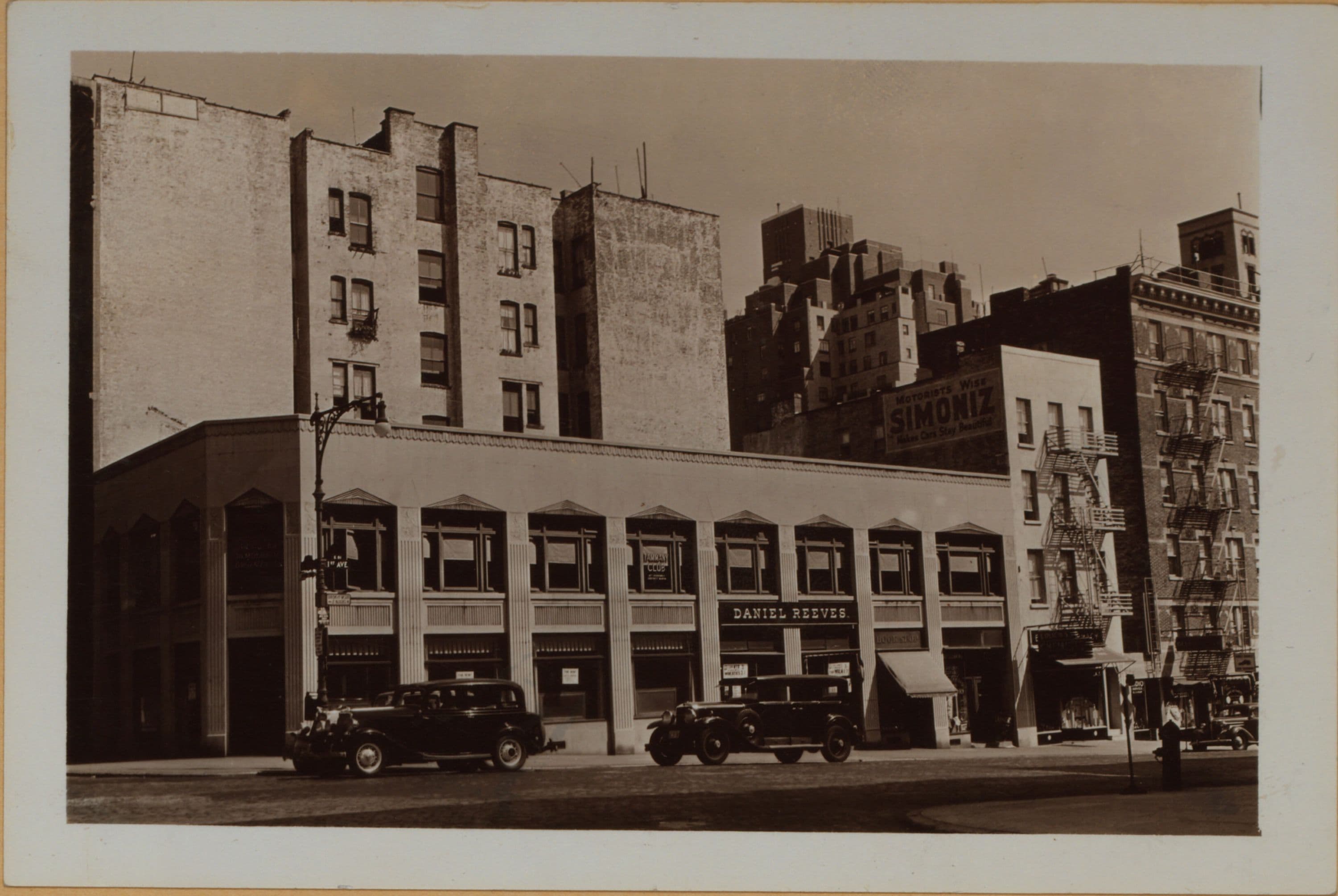 Manhattan: 1st Ave. - 51st St. E.