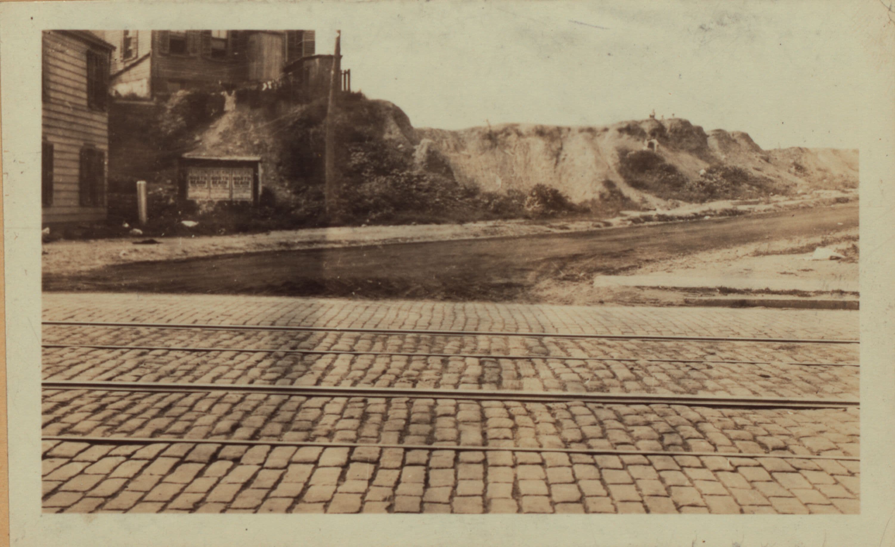 Queens: Metropolitan Avenue - Himrod Street