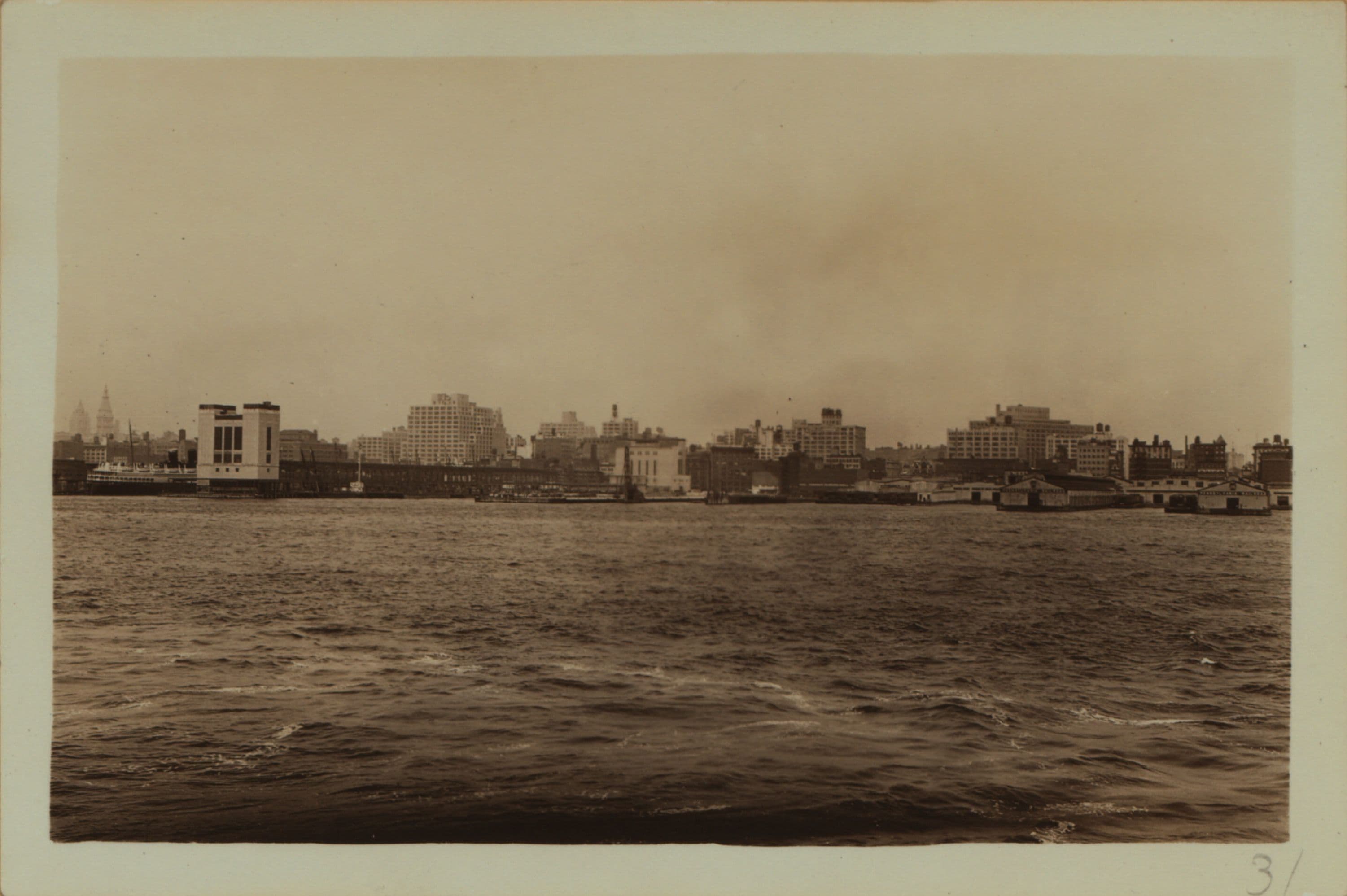 North (Hudson) River - Manhattan - Canal Street area - Battery - 14th Street - [Holland Tunnel Ventilation Building.]