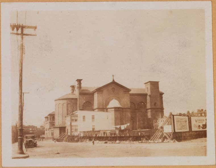 Brooklyn: De Sales Place - Broadway Avenue