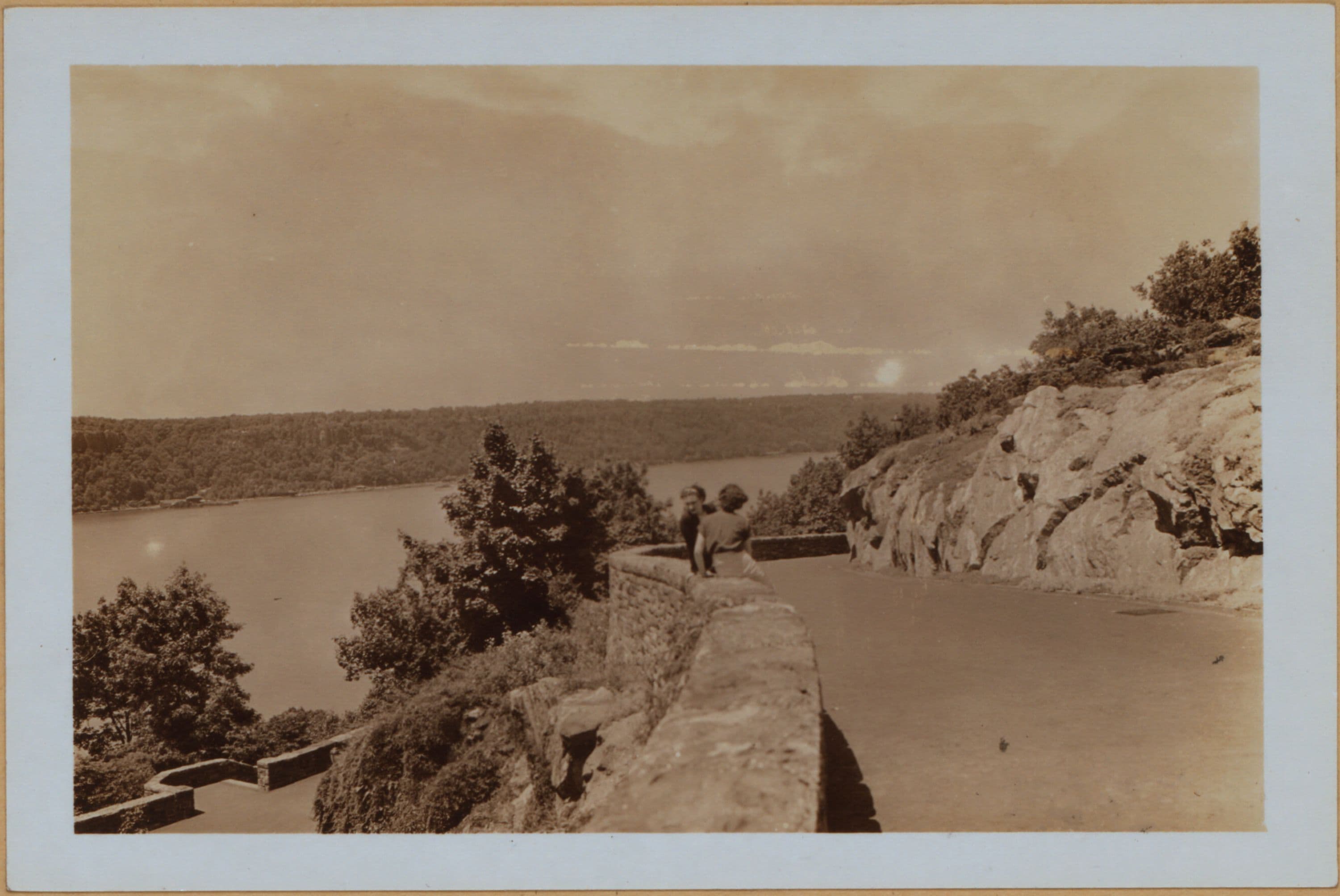 Manhattan: Fort Tryon Park - [Museum.]