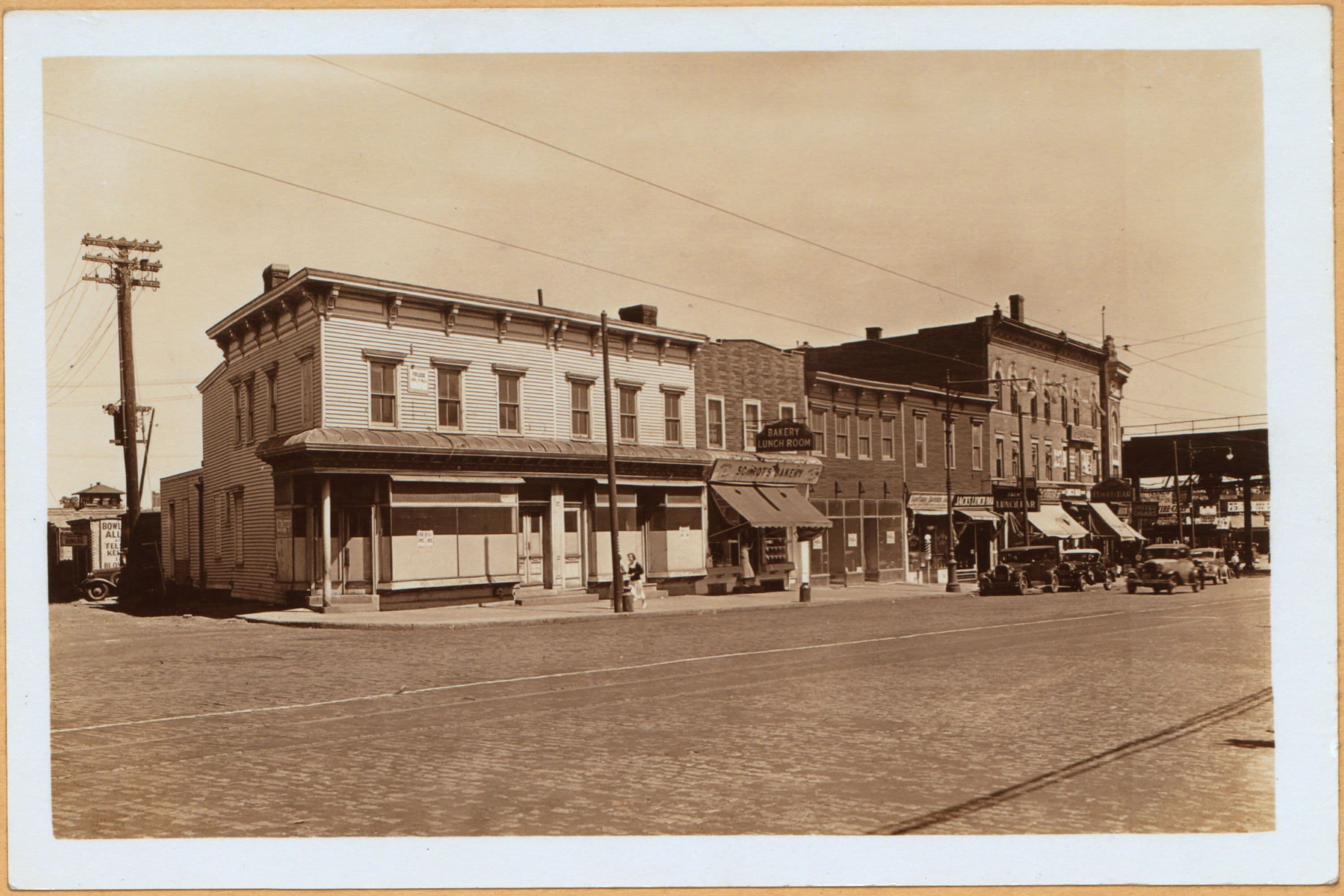 Bronx: Tremont Avenue (East - Fink Avenue
