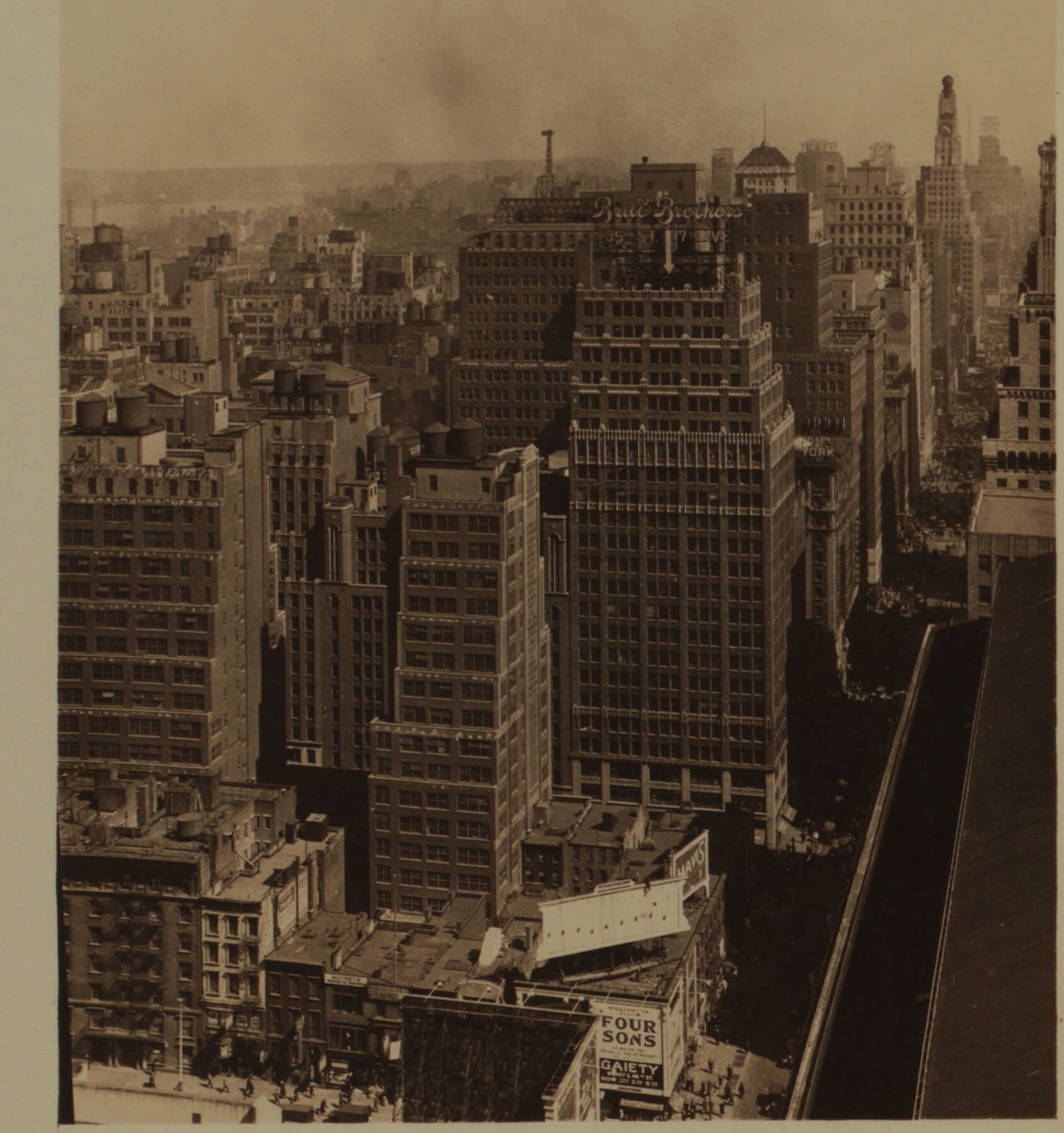 General view - Midtown Manhattan - [Garment Center.]
