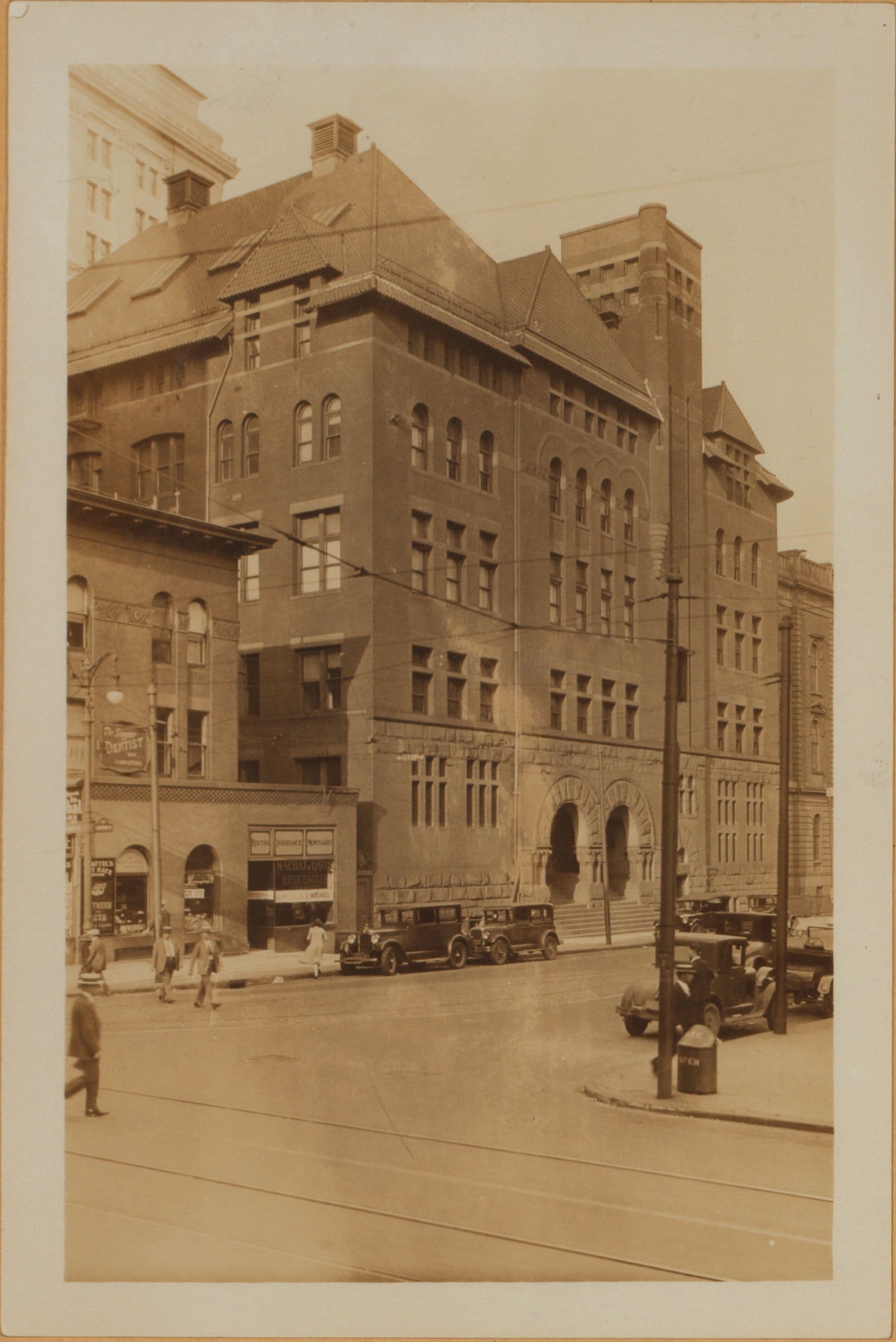 Brooklyn: Livingston Street - Court Street