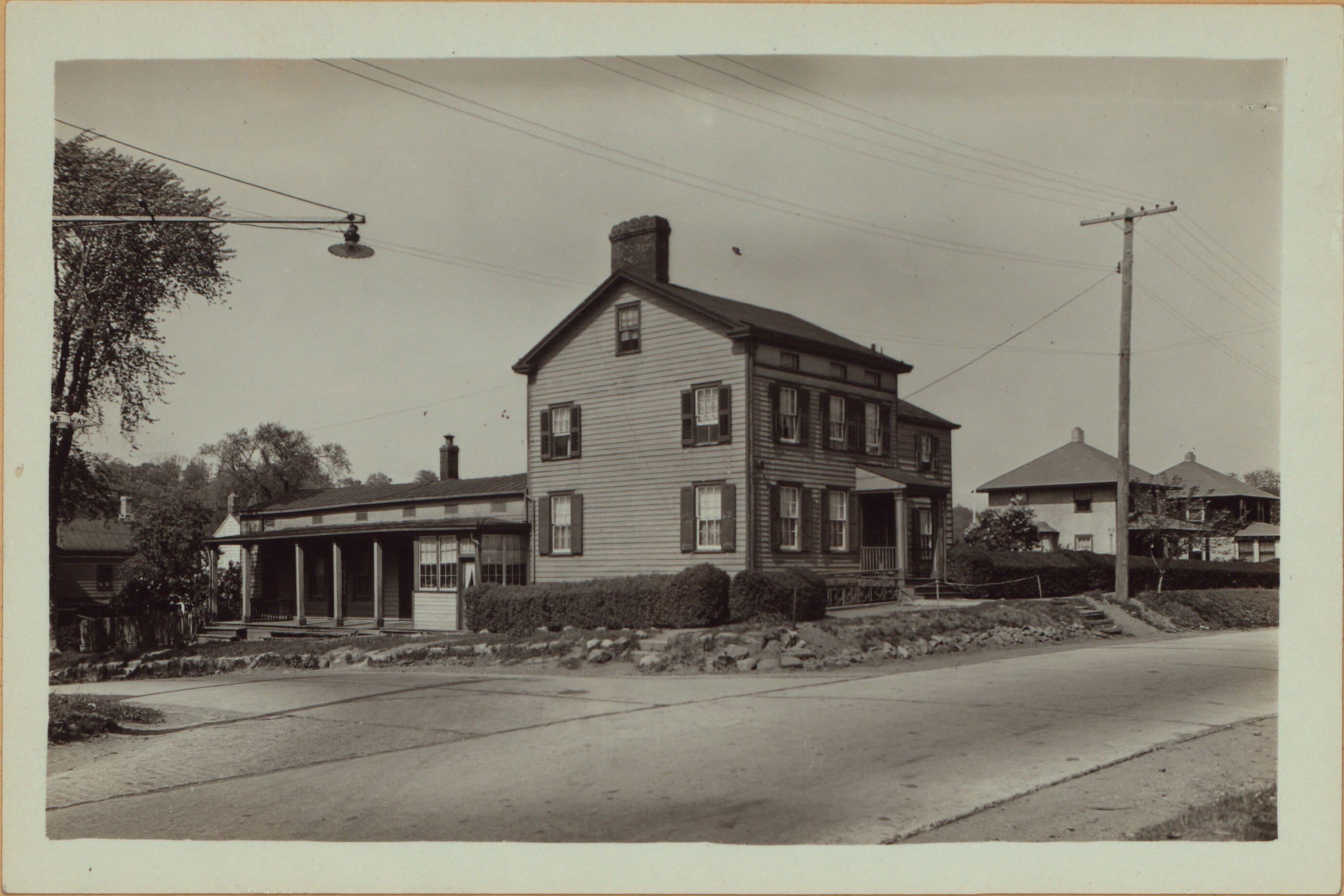Richmond: Center Street - Court Place
