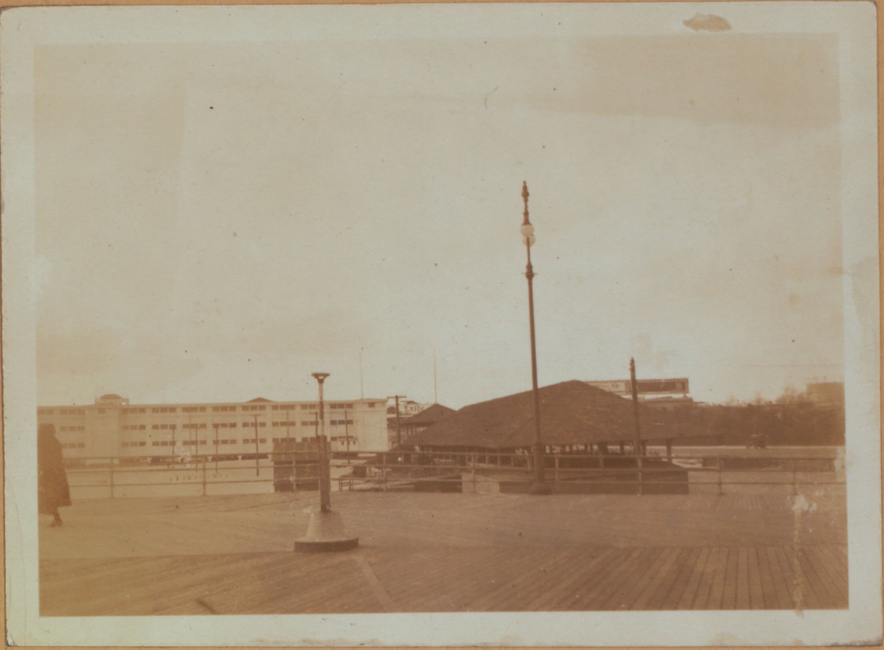 Islands - Coney Island beach - [Riegelmann boardwalk - Coney Island pier.], 1923–1924