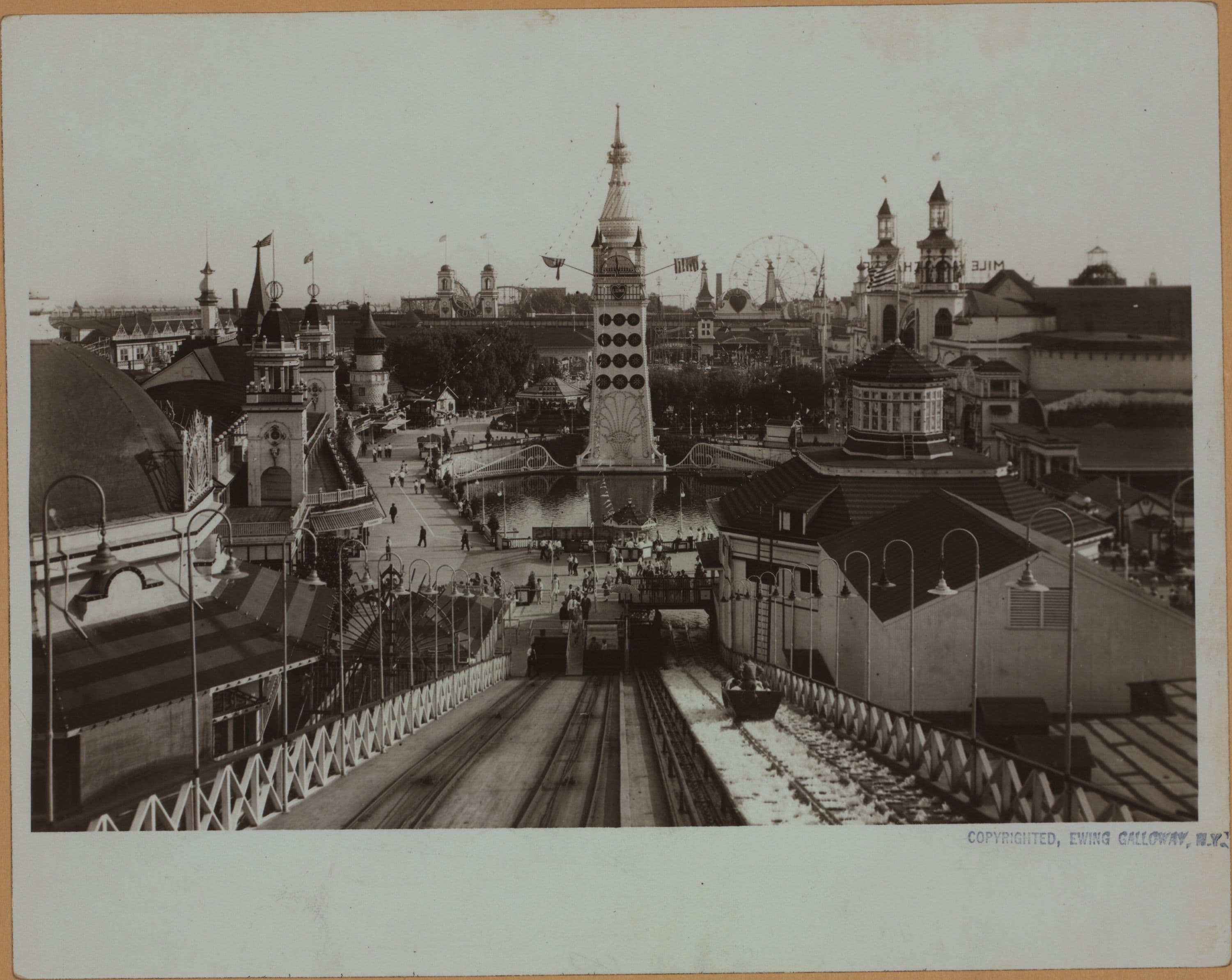 Islands - Coney Island - Luna Park - [Chute-the-Chutes.], 1925