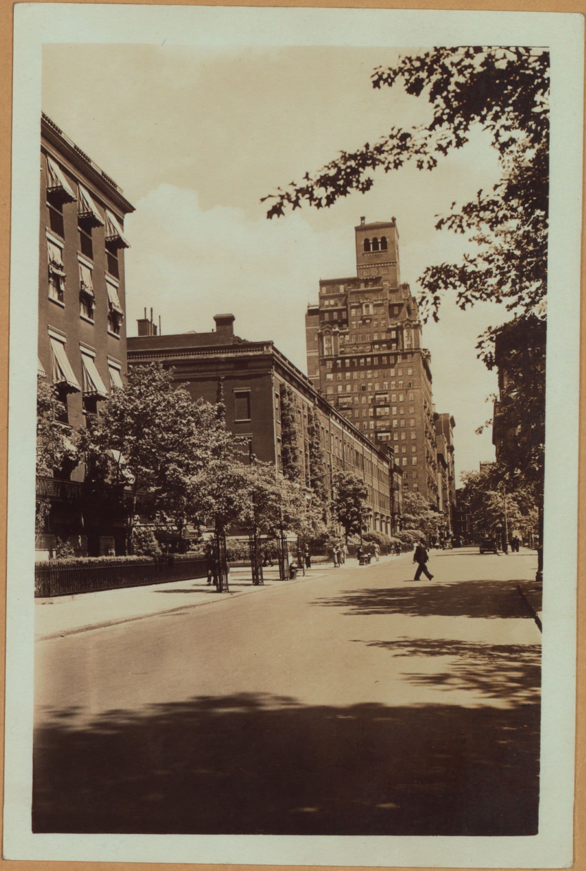 Manhattan: Washington Square North - 5th Avenue, 1935-06-01