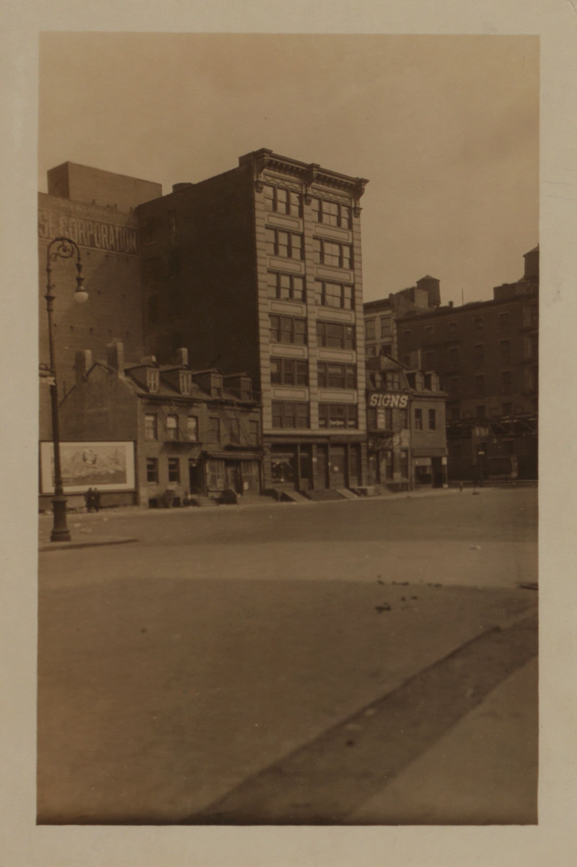 Manhattan: Broome Street - West Broadway, 1928–1933