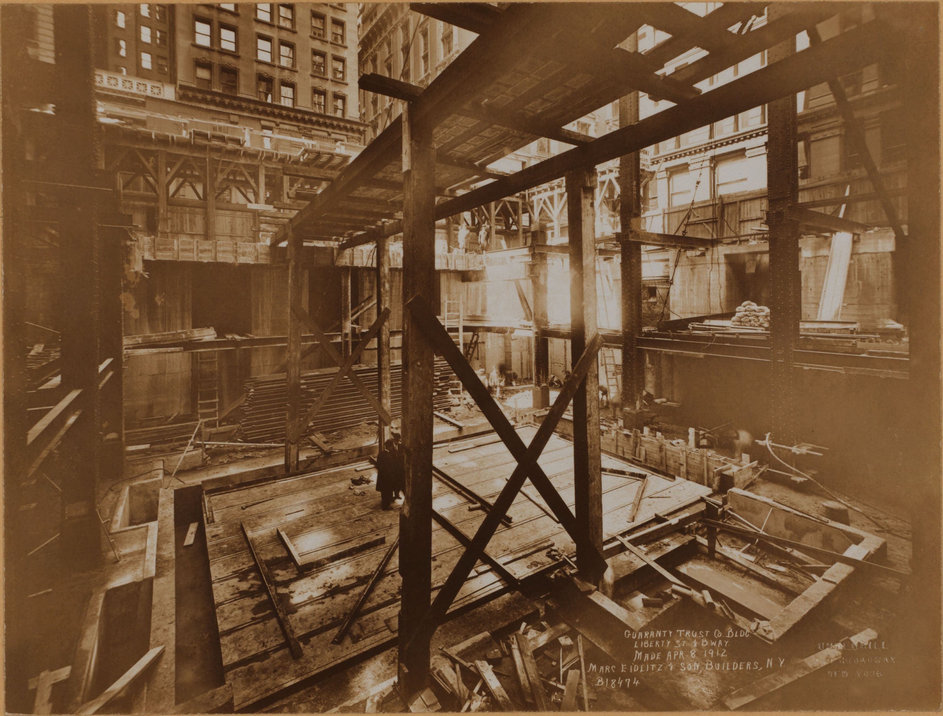 Manhattan: Broadway - Liberty Street