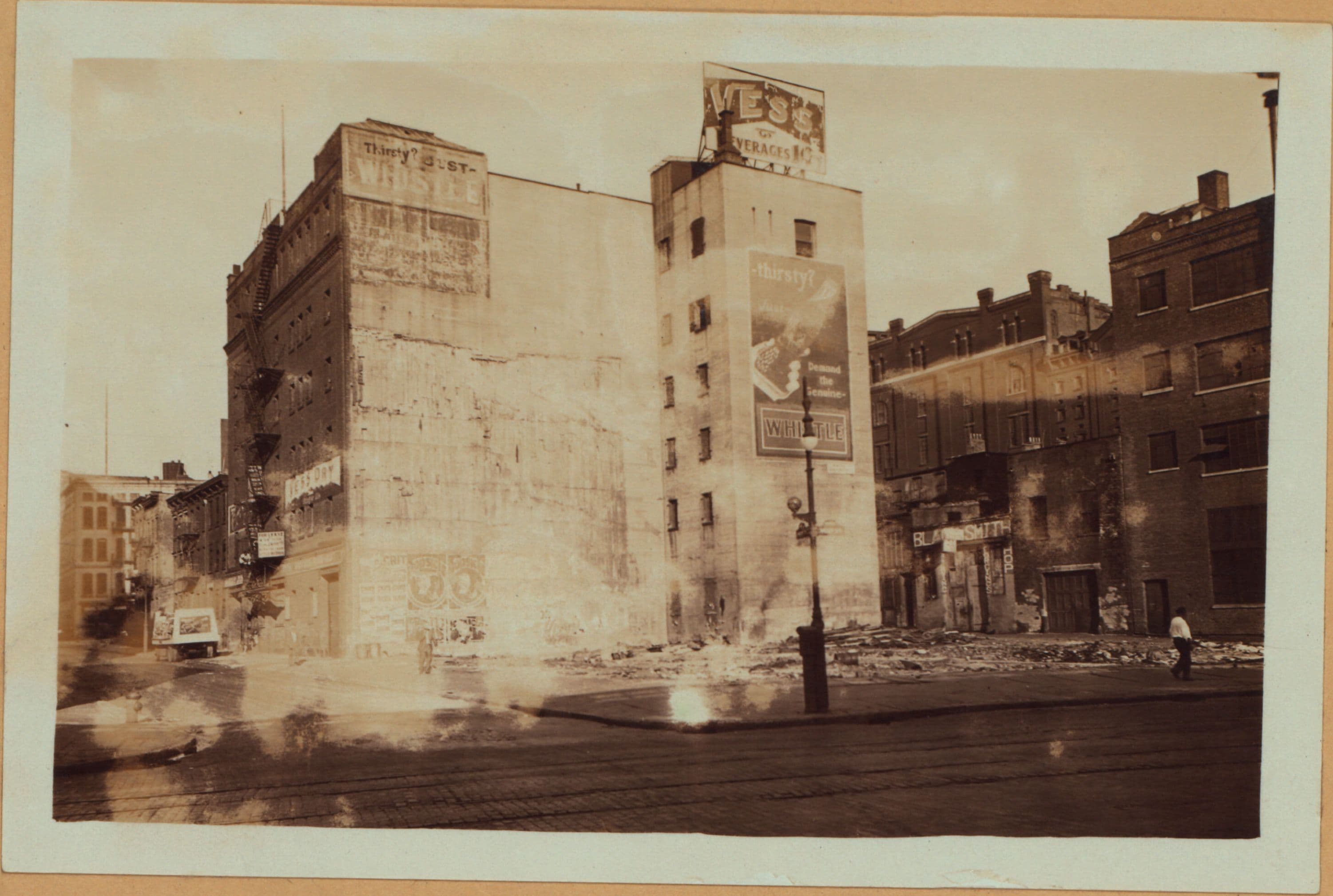 Manhattan: Perry Street - West Street
