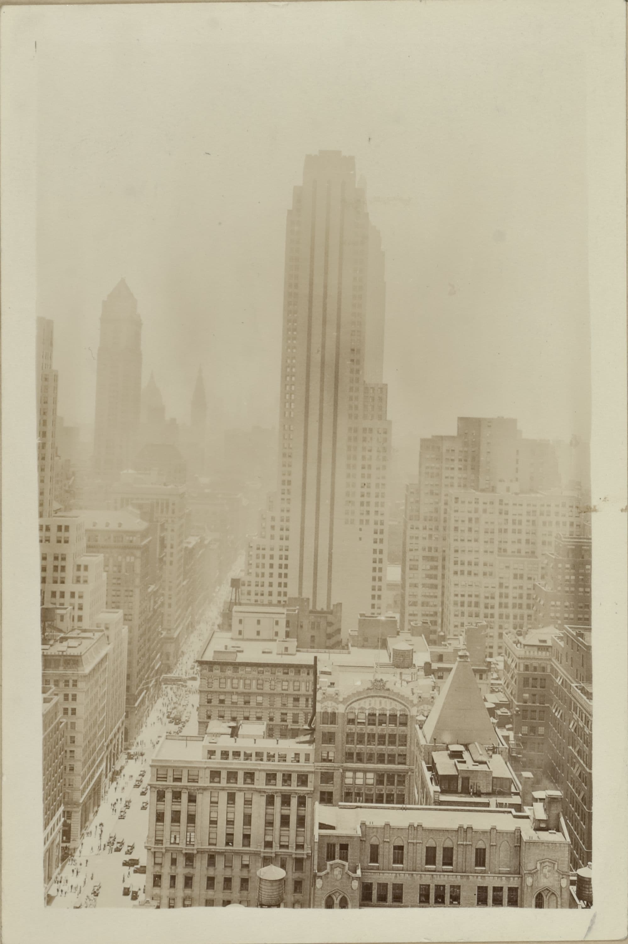 Manhattan: 5th Avenue - 47th Street, 1931–1932