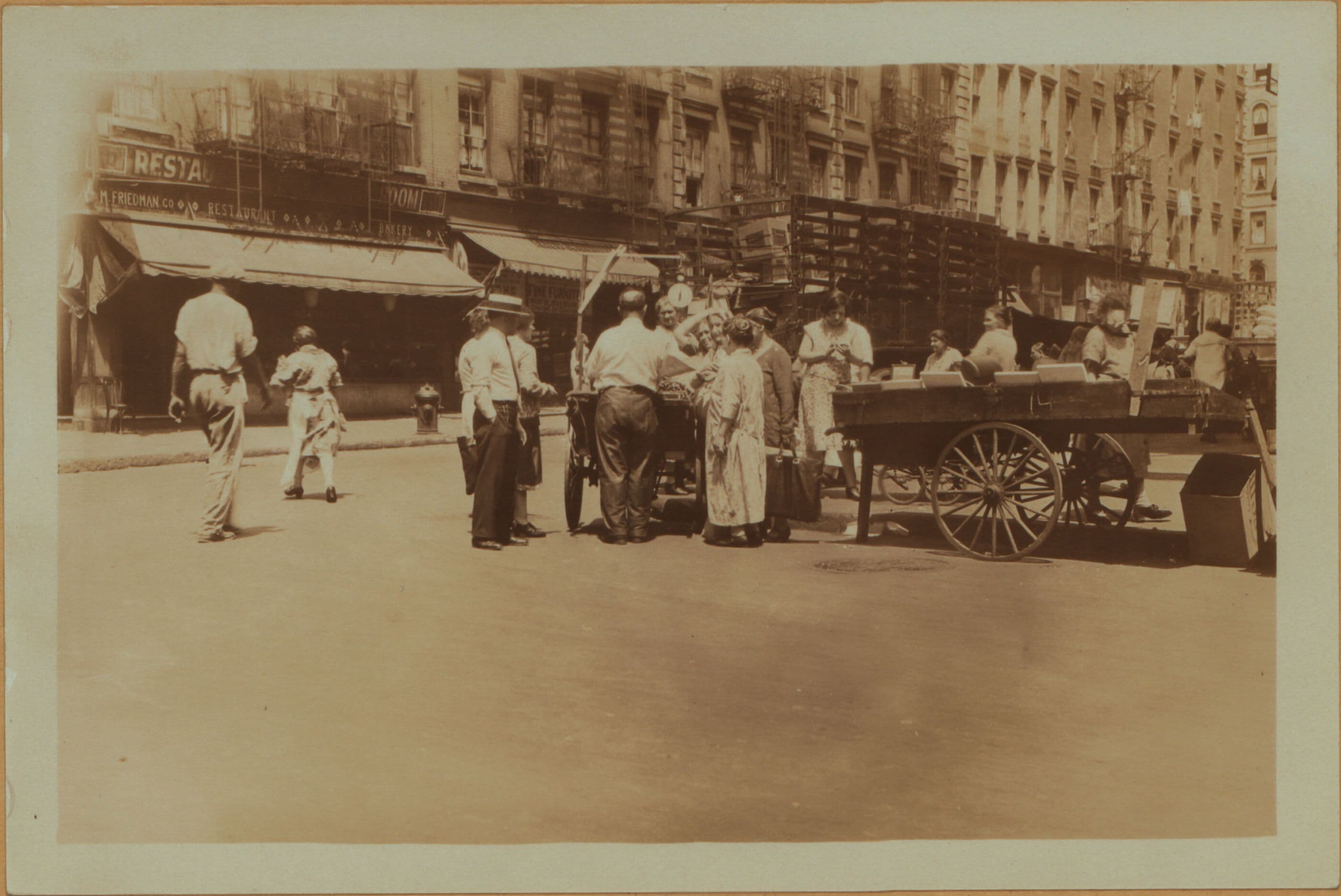 Occupations - Peddlers - Food - Fruit.