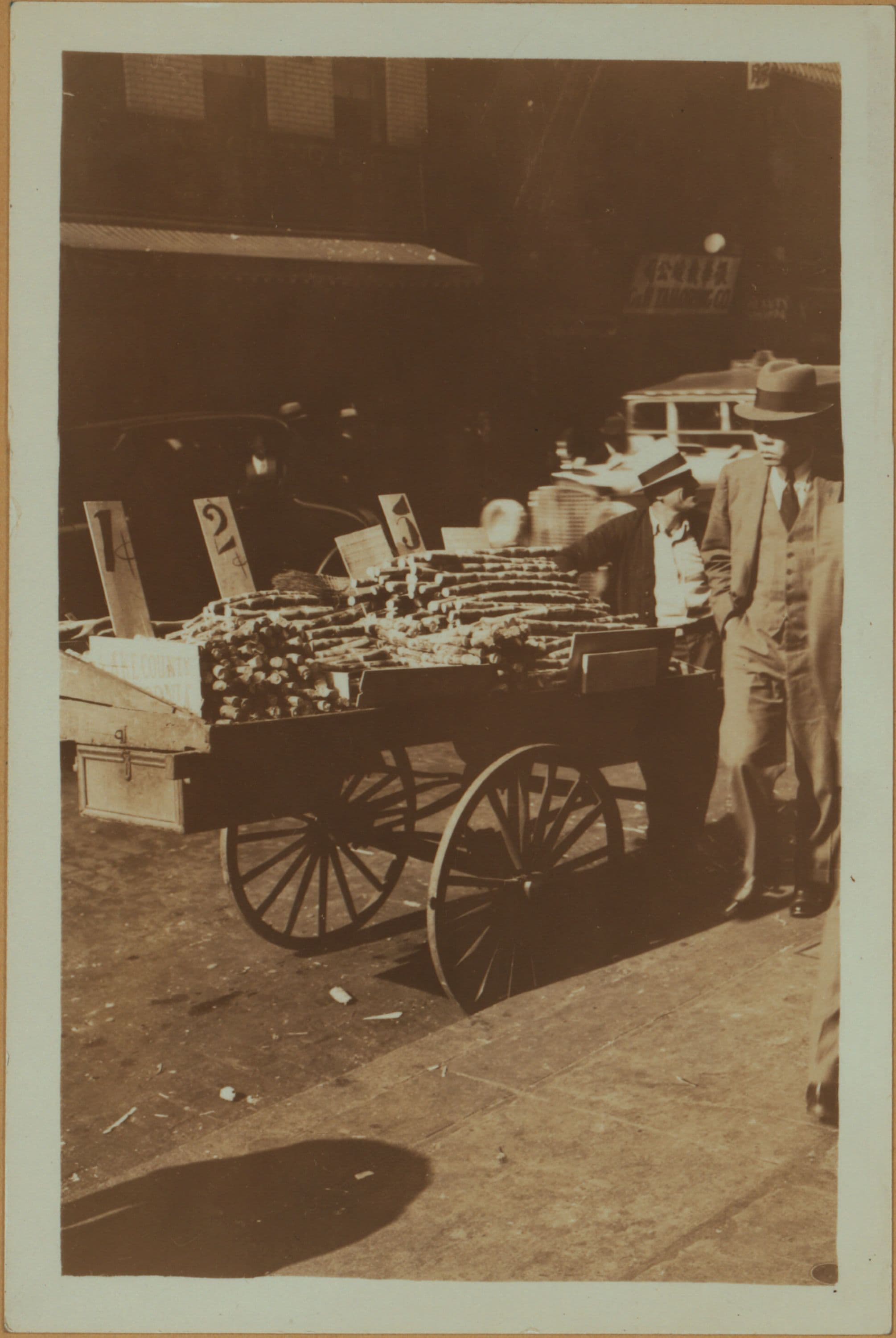 Occupations - Peddlers - Food - Refreshments - Sugar cane.