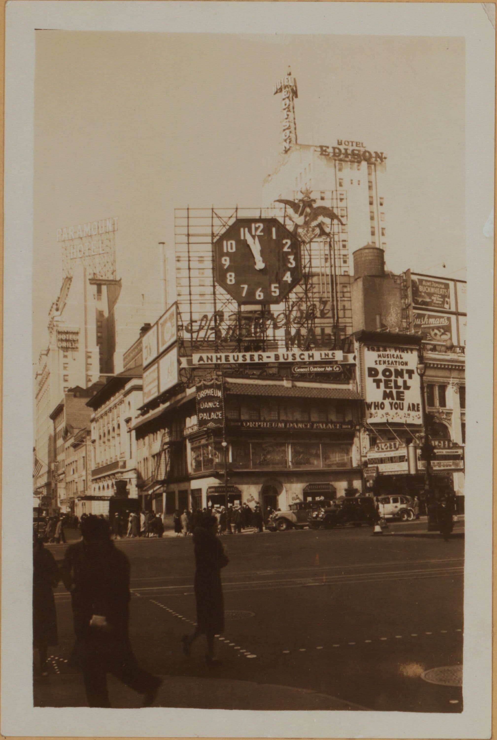 Manhattan: Broadway - 46th Street