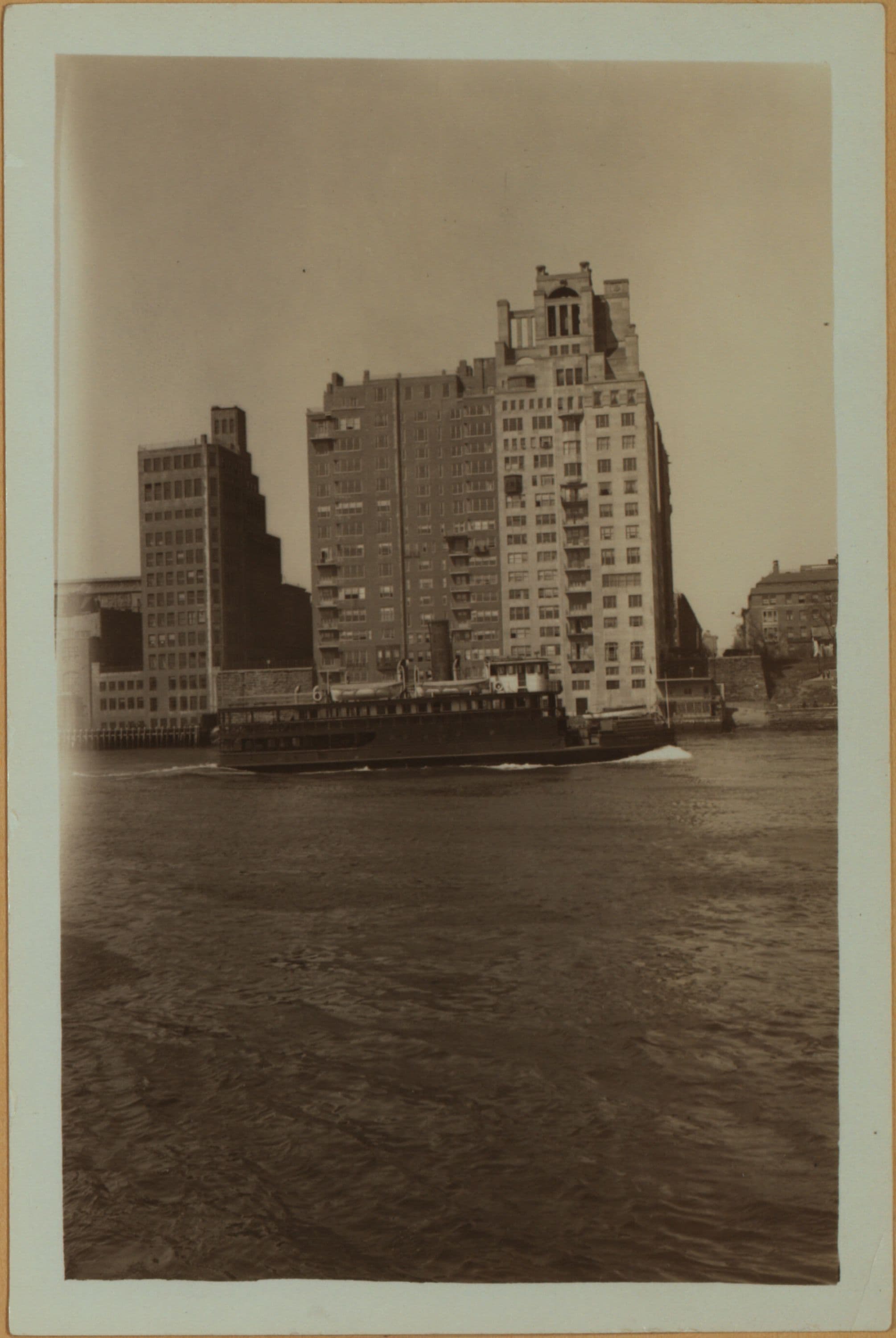East River - Manhattan shore - [Hagedorn Brothers Coal Company.]