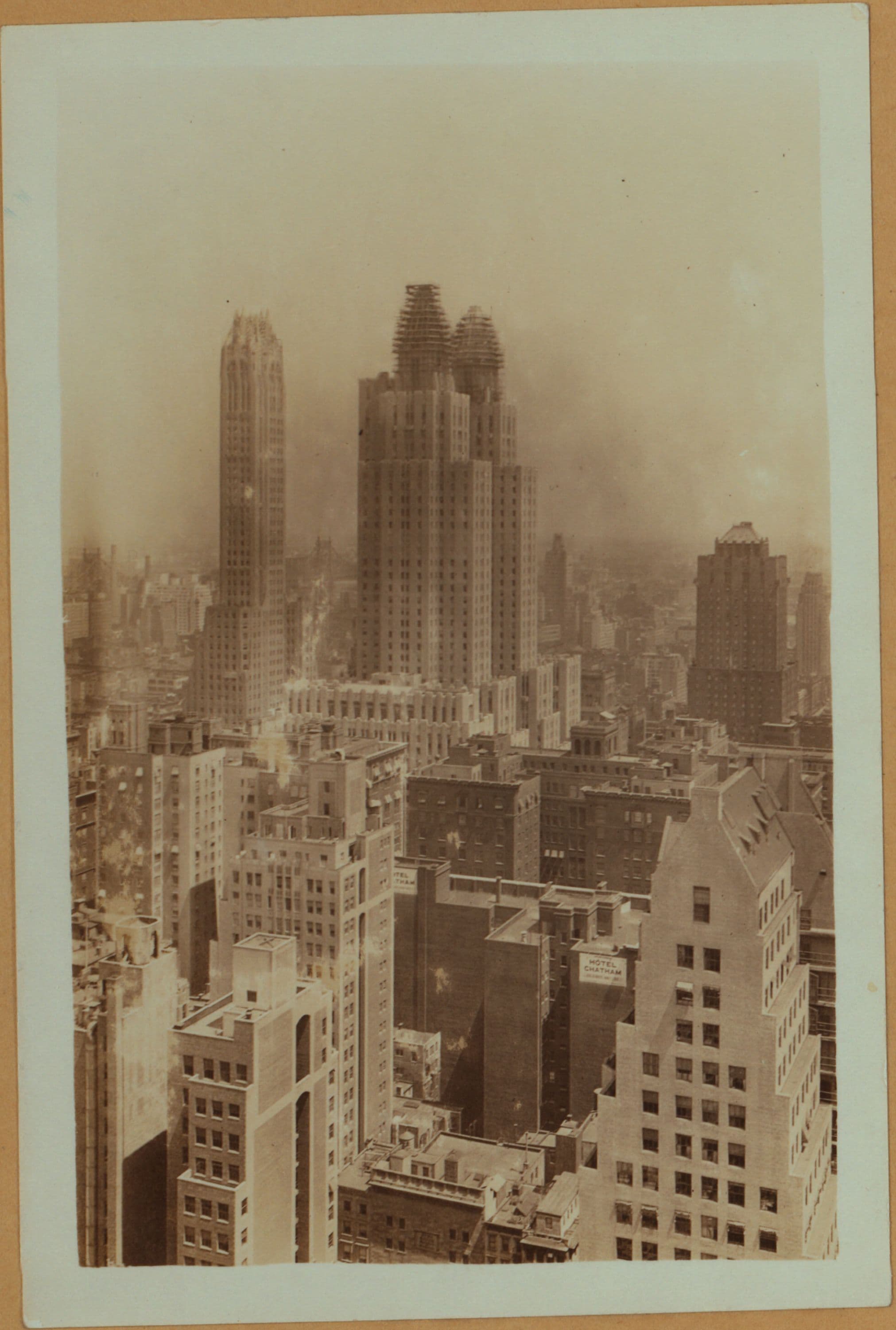 General view - 5th Avenue - East. [Manhattan: 5th Avenue - 47th Street ; R.C.A. Building ; Waldorf-Astoria Hotel.], 1931–1933