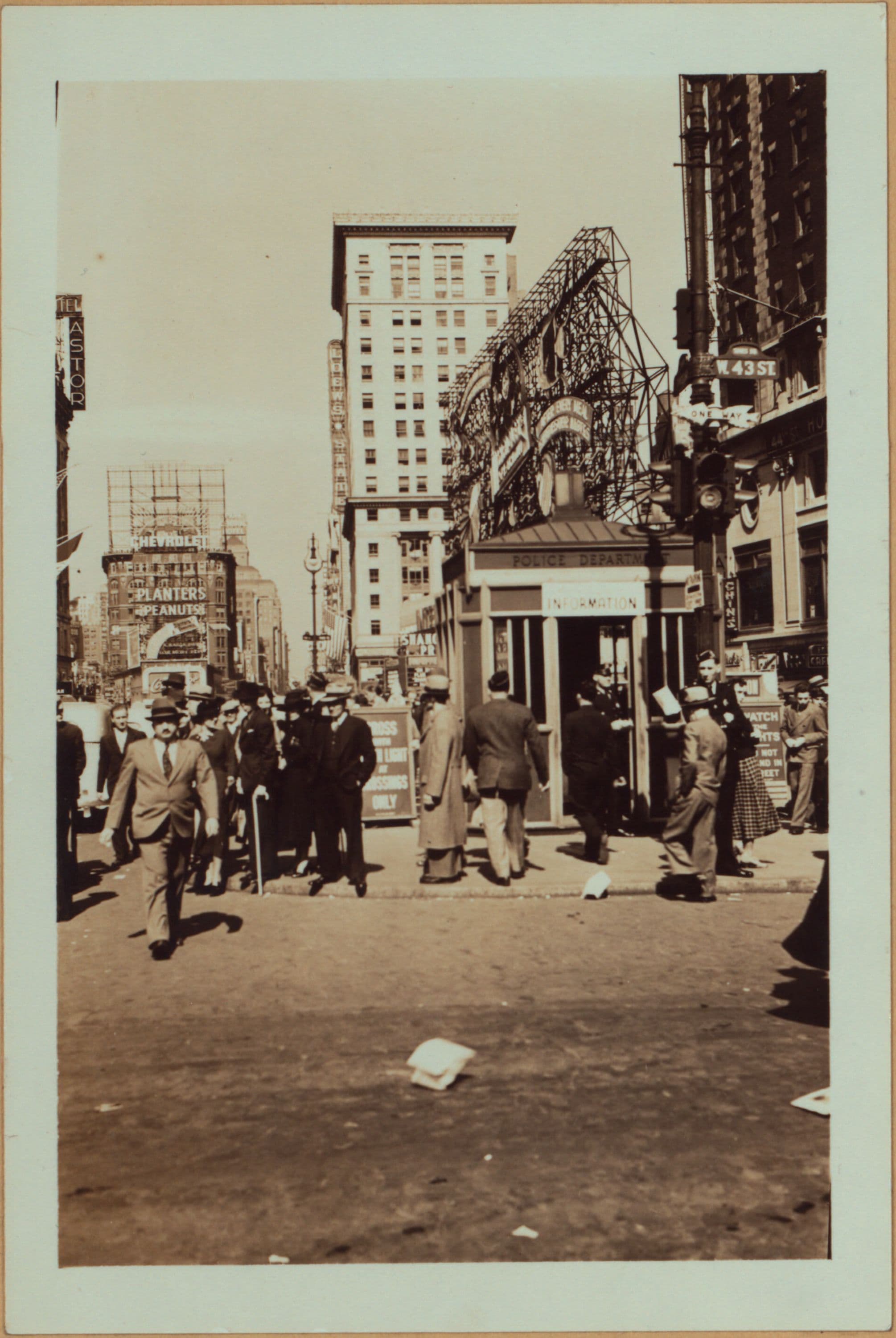 Manhattan: Broadway - 43rd Street (West)