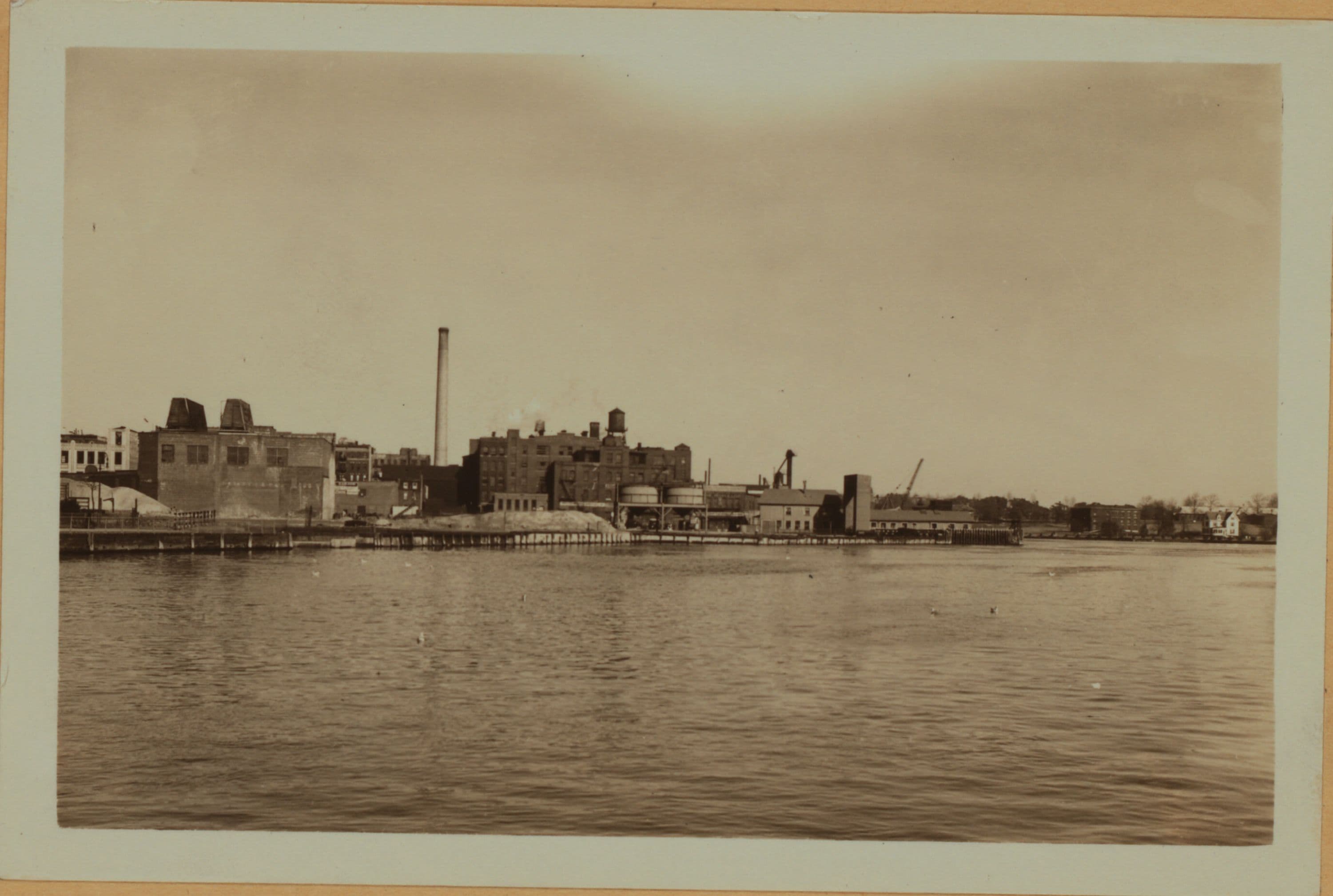 Harlem River - Manhattan - Between East 114th and 116th Streets - [Ward's Island Ferry landing.]