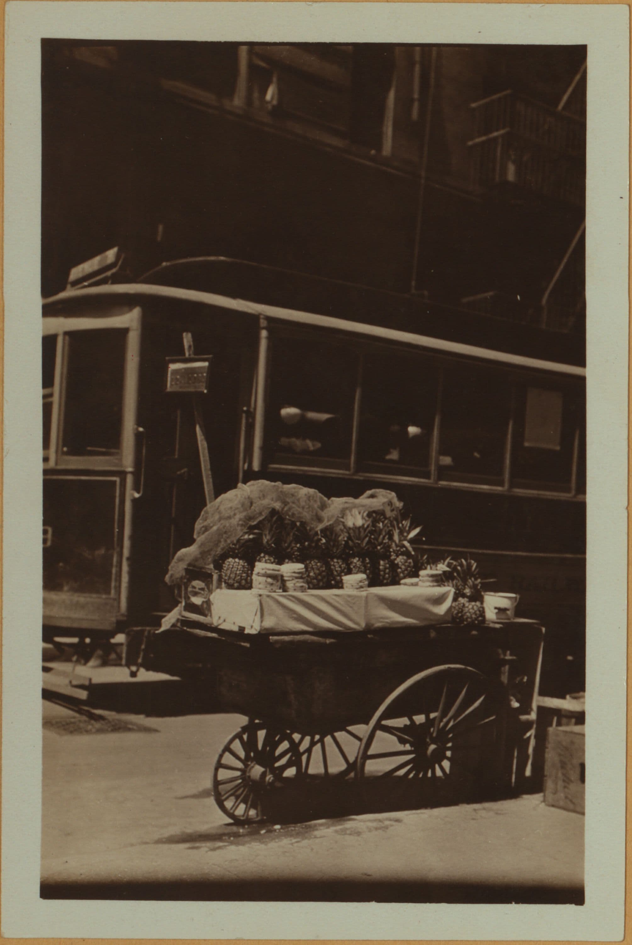 Occupations - Peddlers - Food - Fruit.