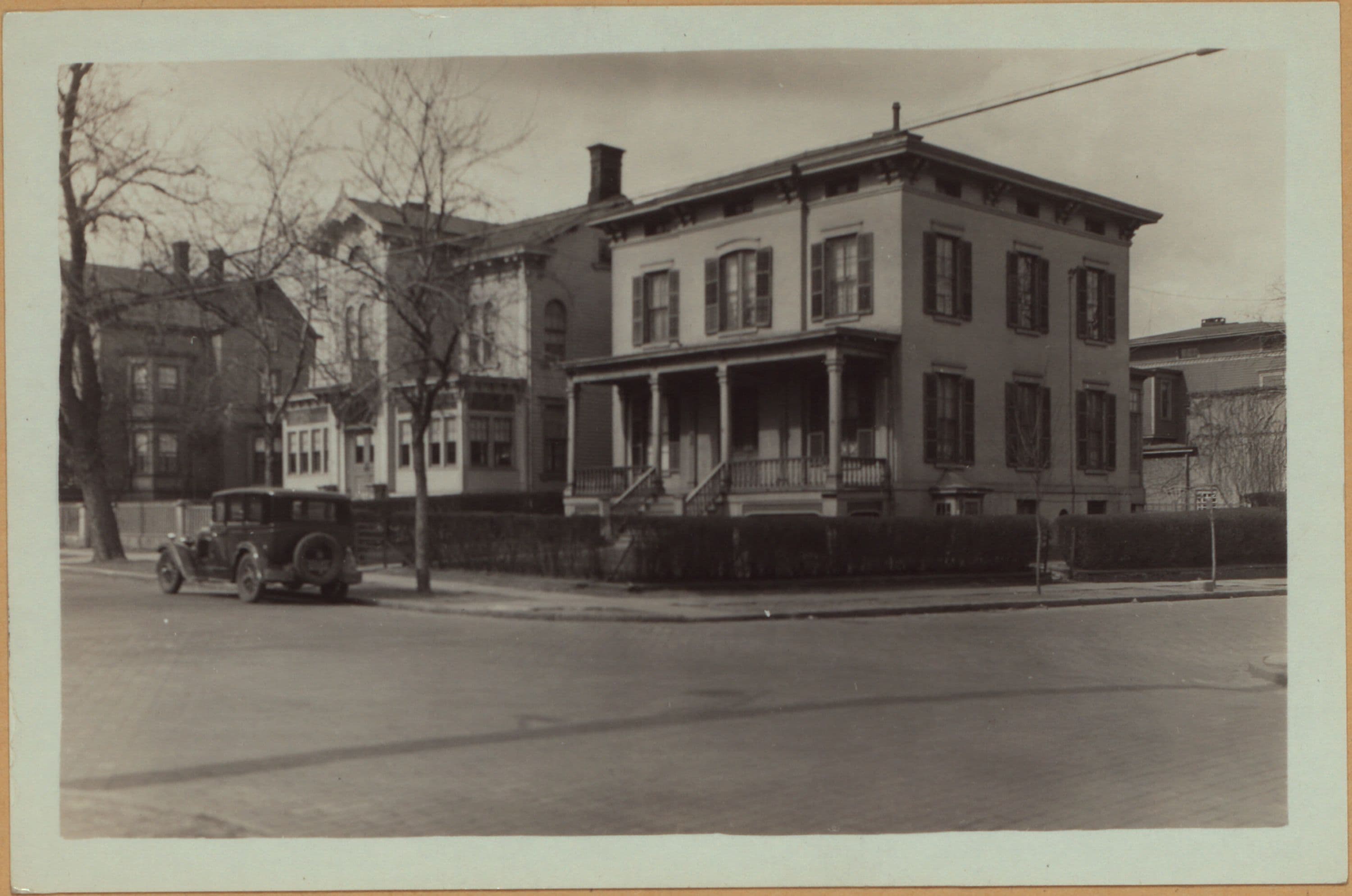 Queens: 27th Avenue - 12th Street