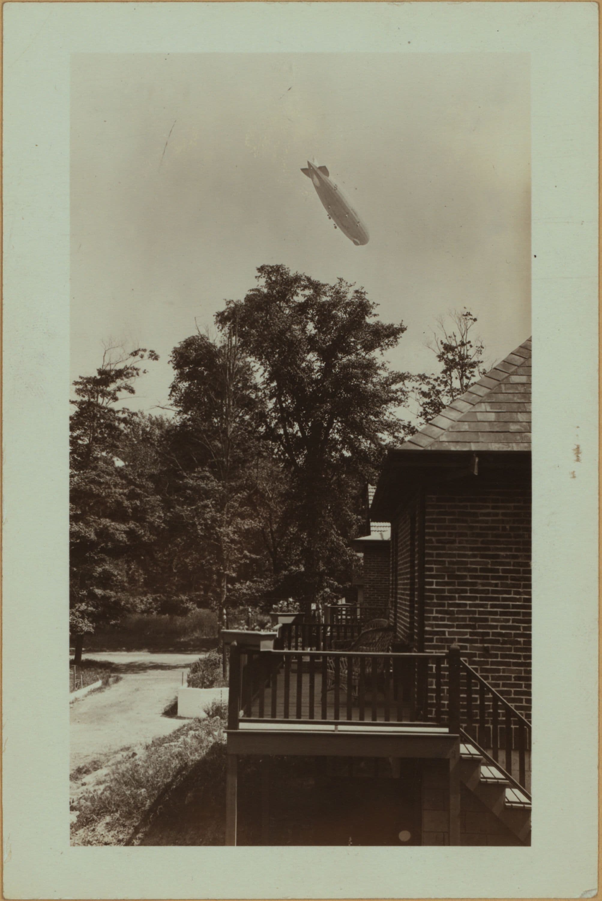 Airships - [Unidentified U.S. Navy airship.]