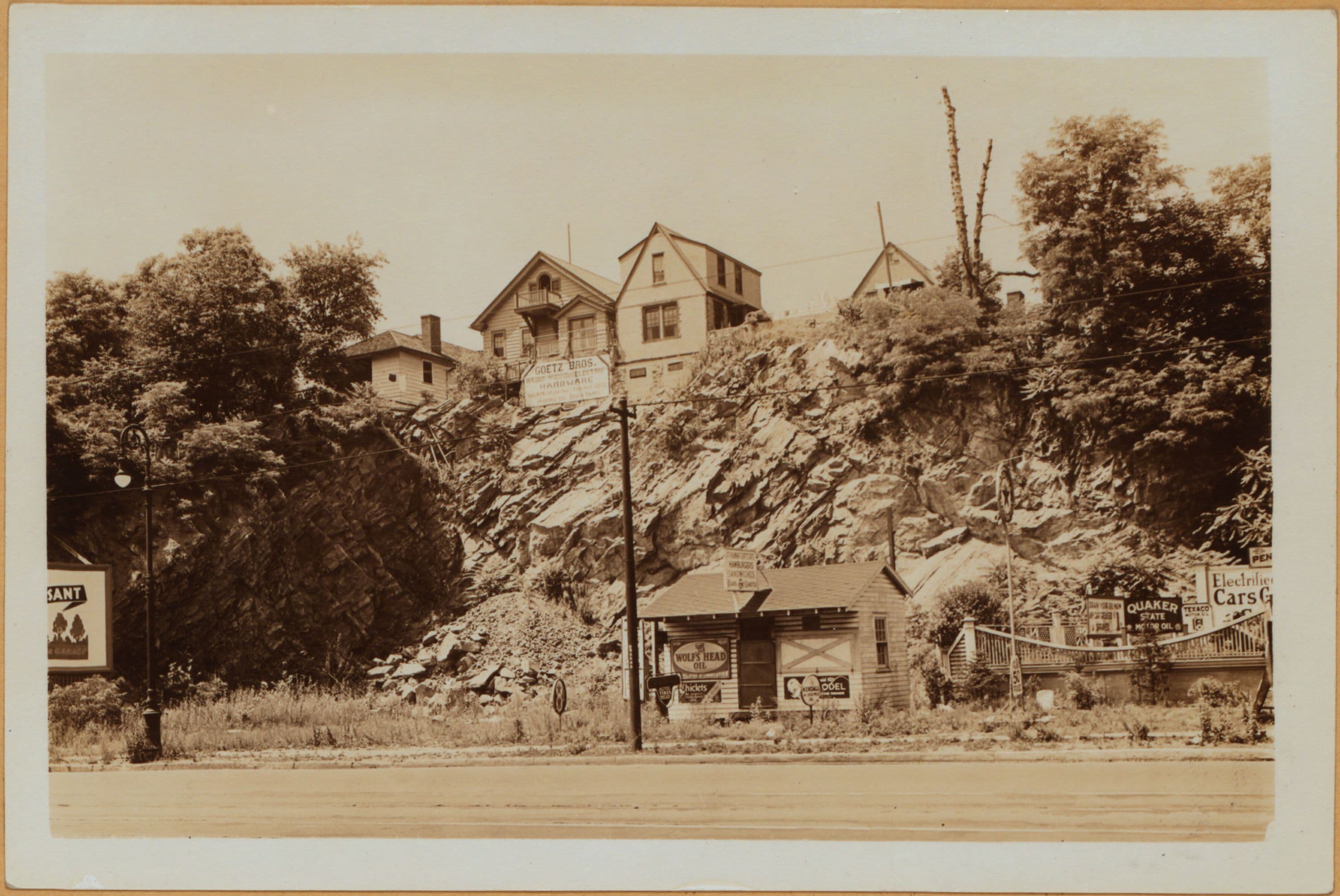 Bronx: Broadway - west side - between West 256th St. and Mosholu Ave., 1935-07-18