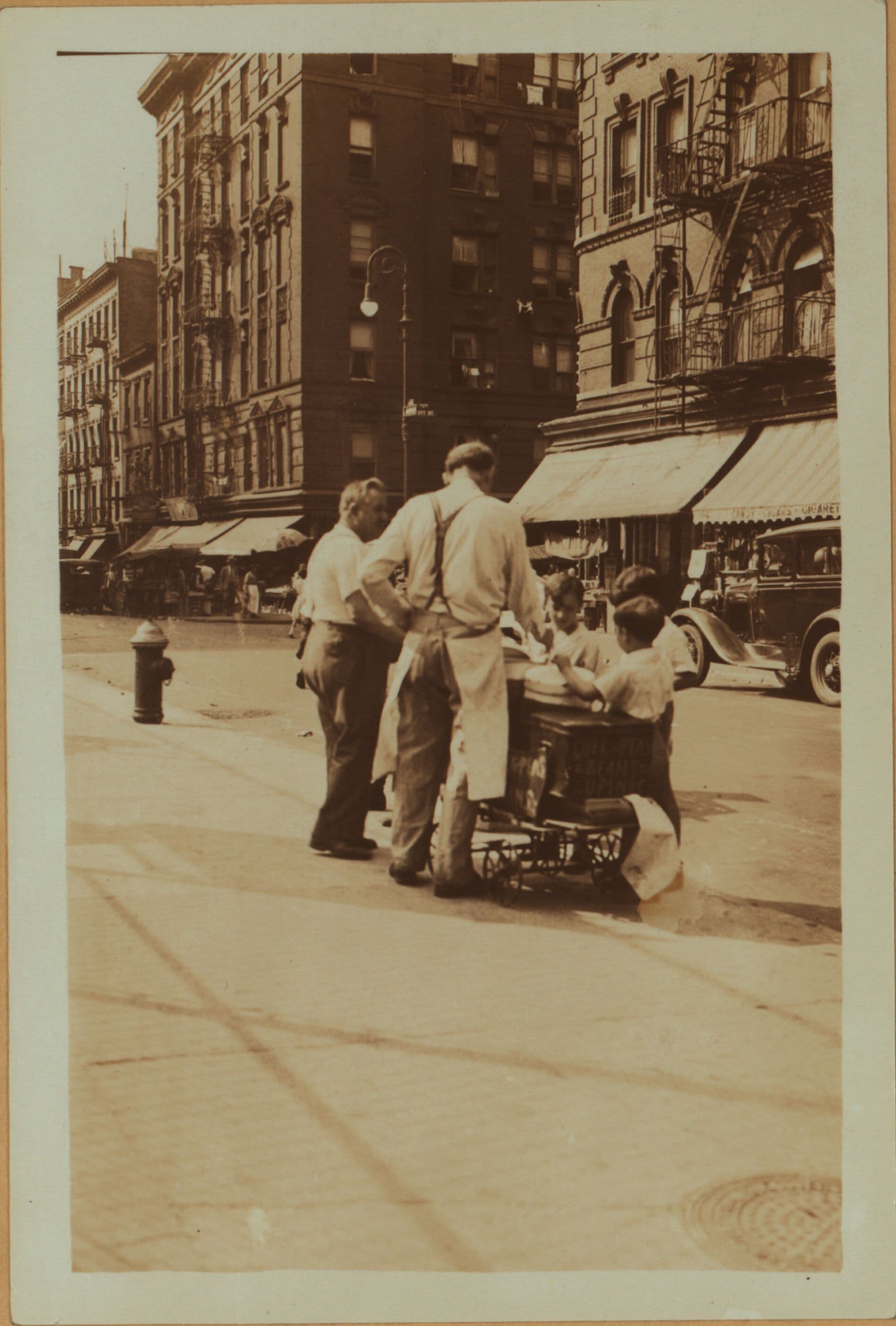 Occupations - Peddlers - Food - Refreshments.