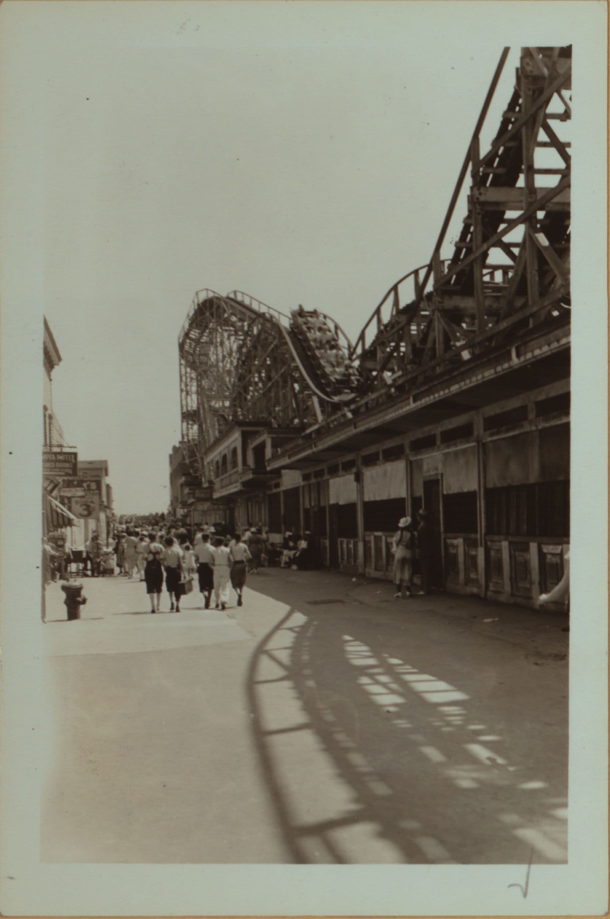 Islands - Coney Island - Brooklyn - [Rollercoaster].