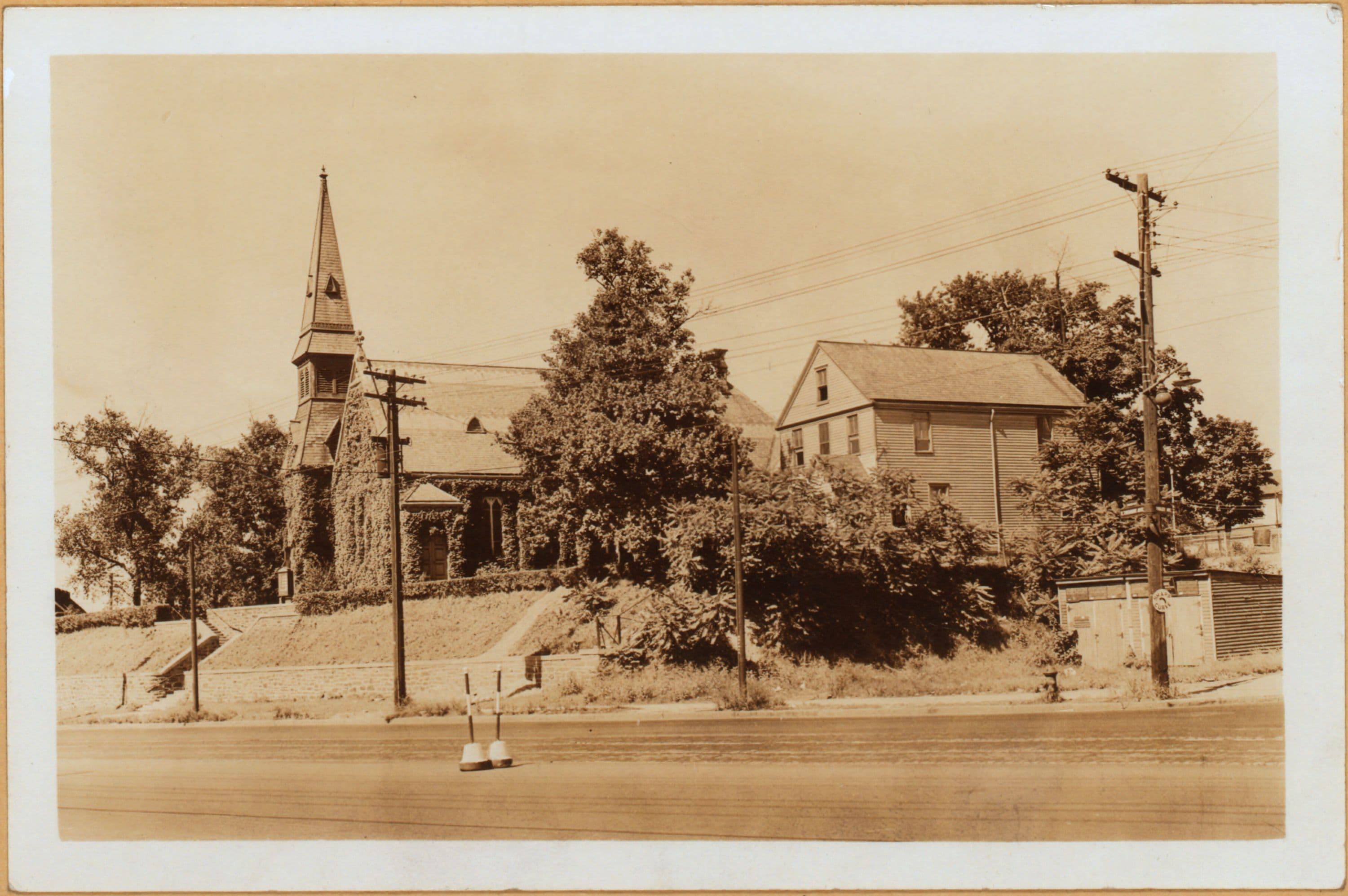 Bronx: Tremont Avenue (East - Ericson Place
