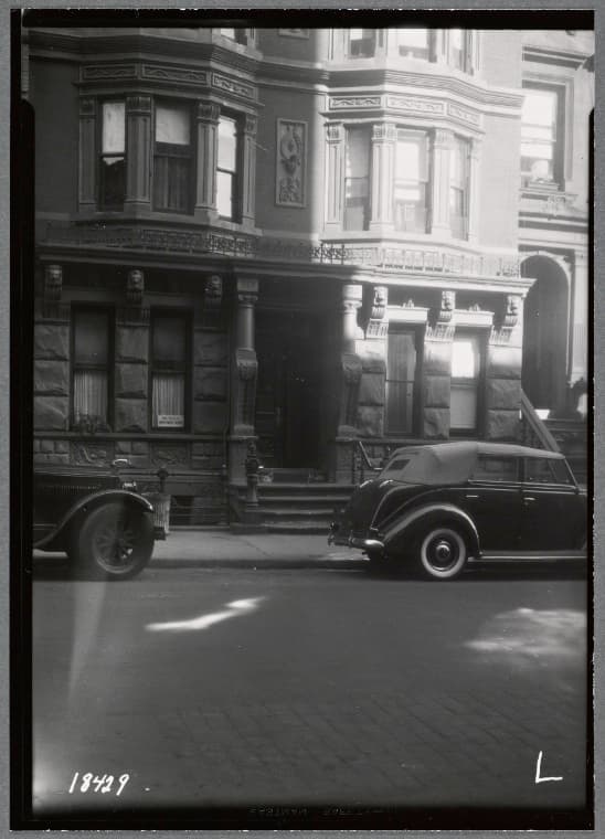 View of building with sign for Mrs. Bosch Employment Agency: 123 E. 82nd St.-Lex Av- Park Av, Manhattan, 1937