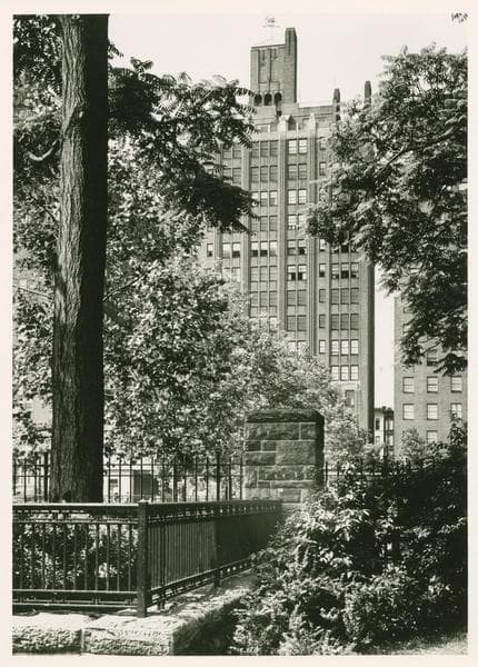 10 Gracie Square (East 84th Street - East End Avenue)