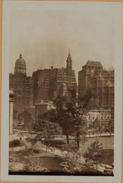 Manhattan: City Hall Park - City Hall; New York County Court House; New York Tribune; Pulitzer Building; "Printing House Square"., 1924–1929