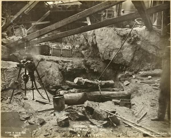 Manhattan: 5th Avenue and 43rd St., 1913-11-17