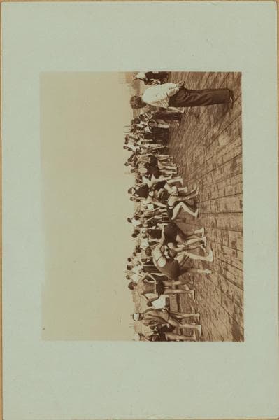 Recreation and hobbies - Swimming., 1932–1933