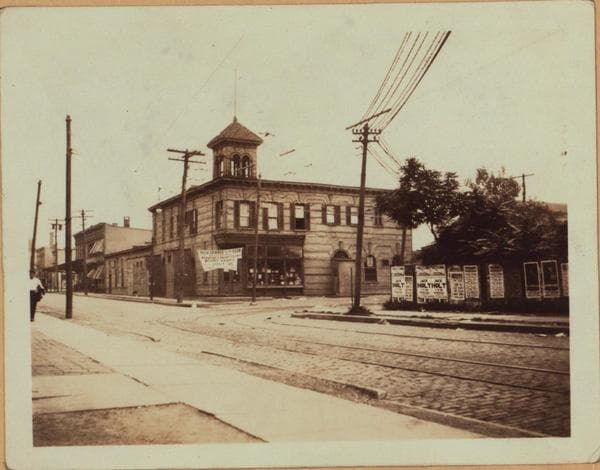 Queens: Wyckoff Avenue - Halsey Street, 1922–1925