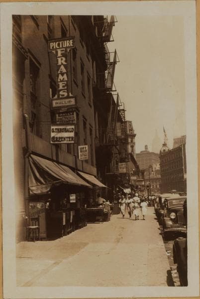 Manhattan: 4th Avenue - Between 11th and 12th Streets, 1933
