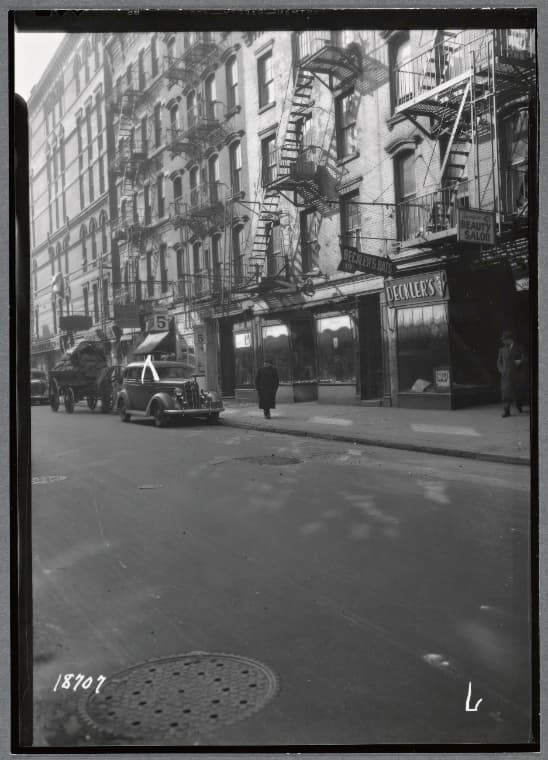 Tenements & storefronts; Deckler's Hats, Clinton Nut House: 19-29 Clinton St.-Stanton-E. Houston, Manhattan, 1938