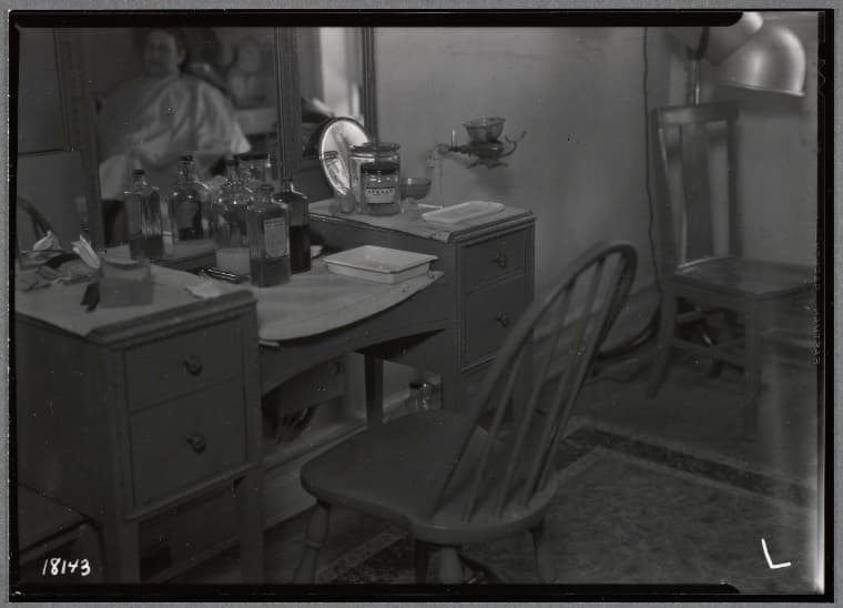 Interior view of Circle Beauty Salon : 195 Prospect Park West-14th St-15 St., Brooklyn, 1937