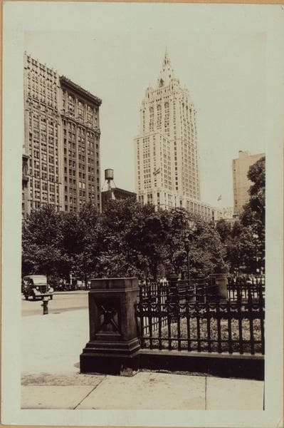Manhattan: Broadway - 25th Street, 1915–1939