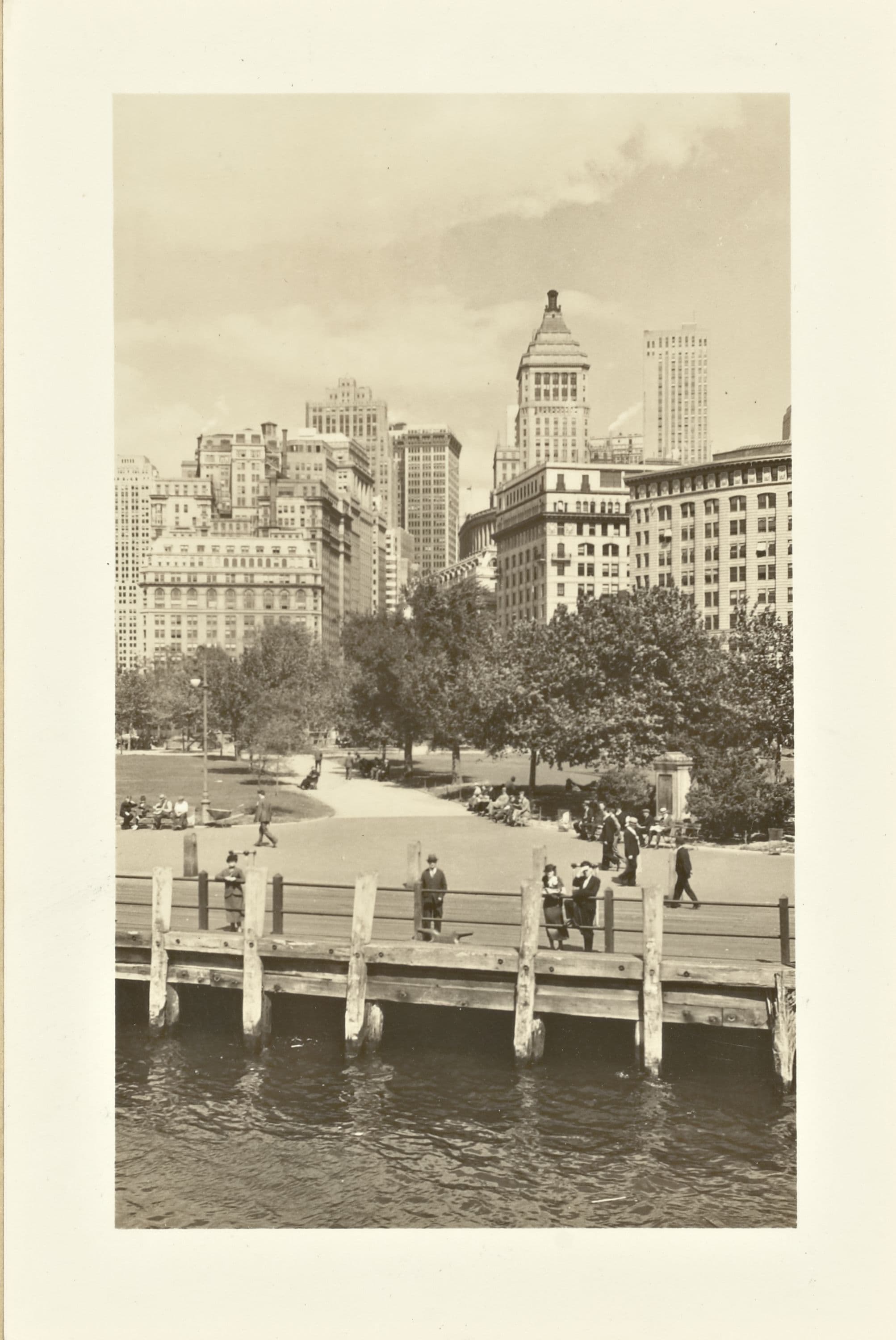 Manhattan: Battery Park Sea Wall.