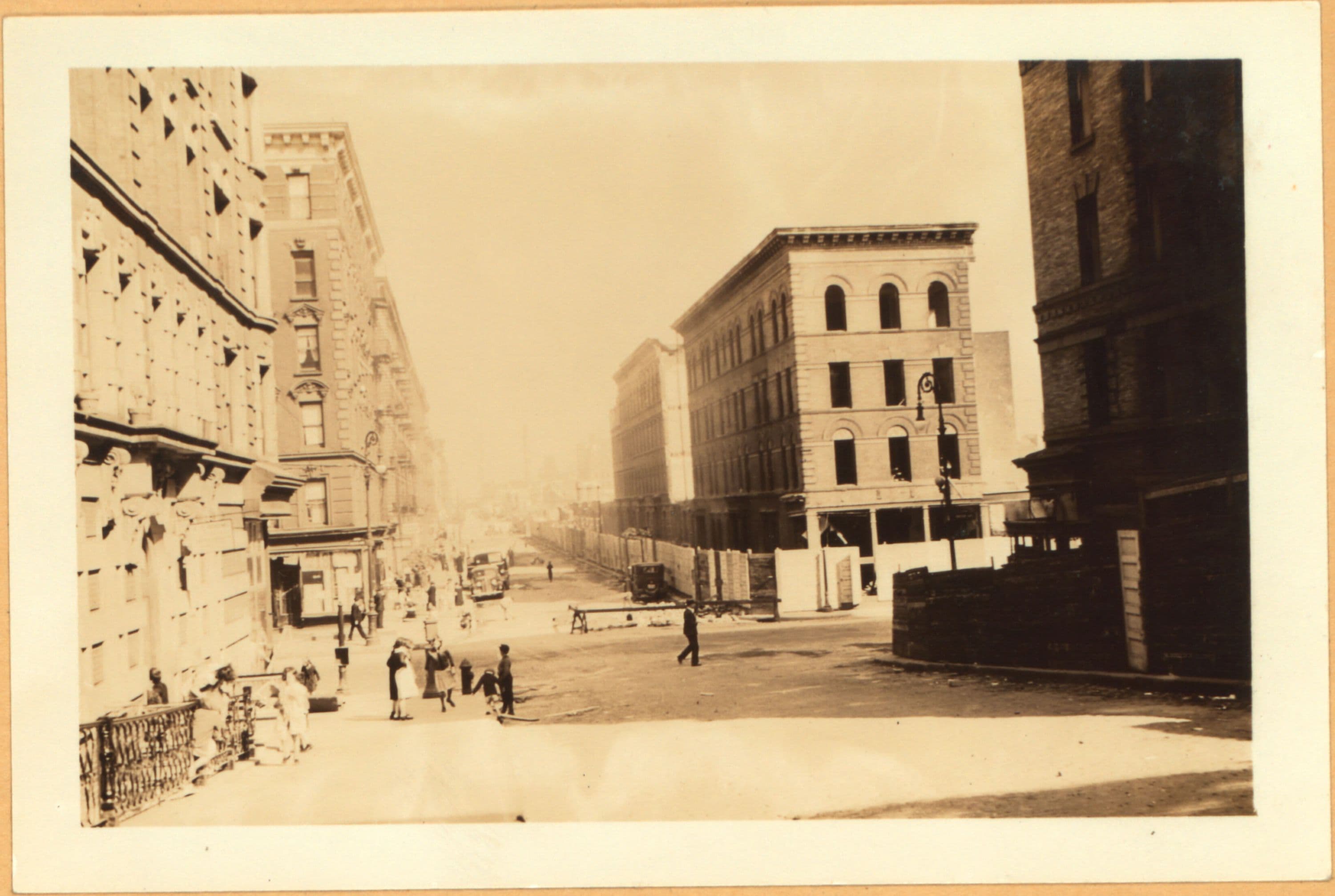 Bronx: 135th Street (East) - Brown Place