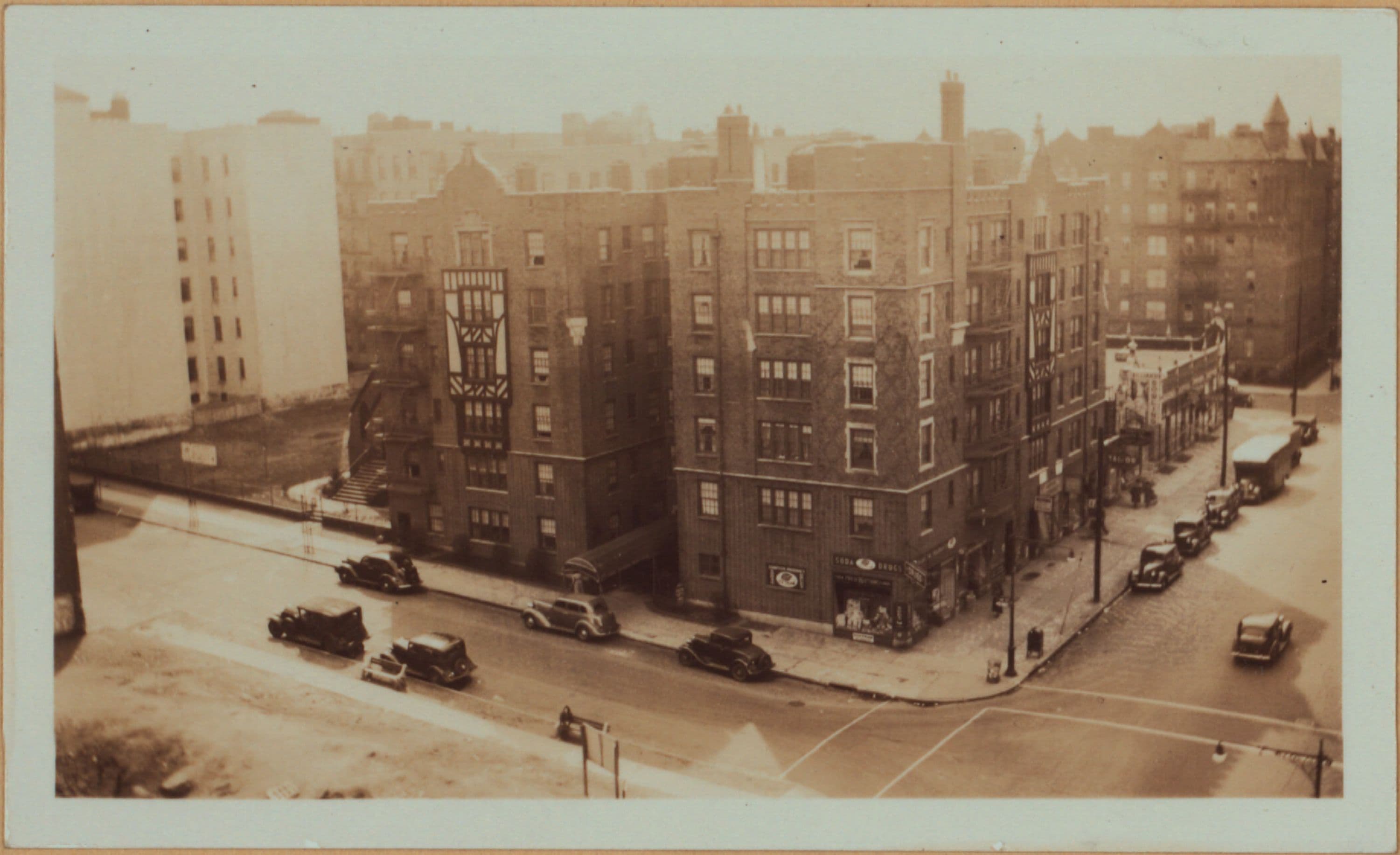 Queens: 43rd Avenue - 46th Street
