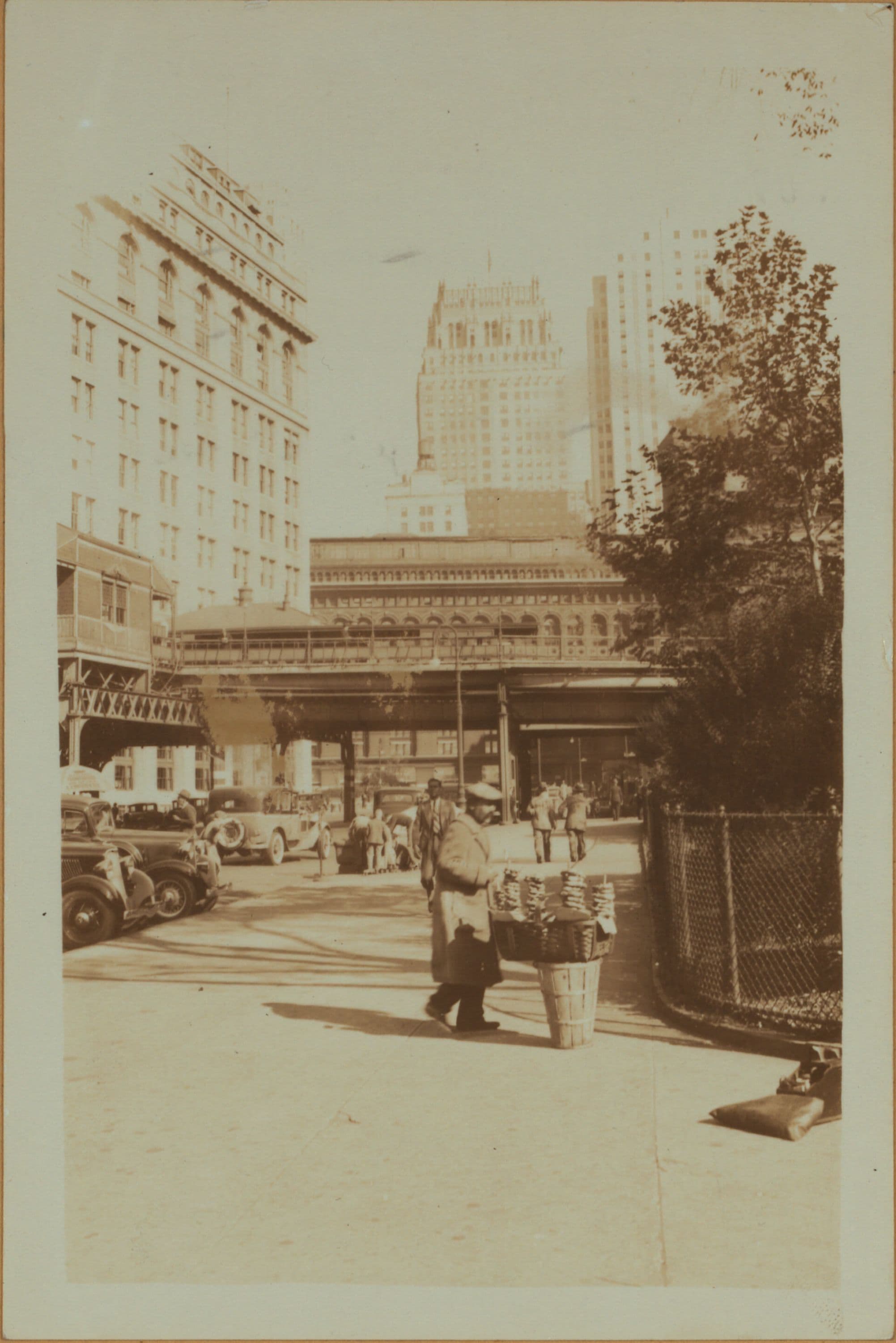 Occupations - Peddlers - Food - Refreshment vendors - Pretzels.