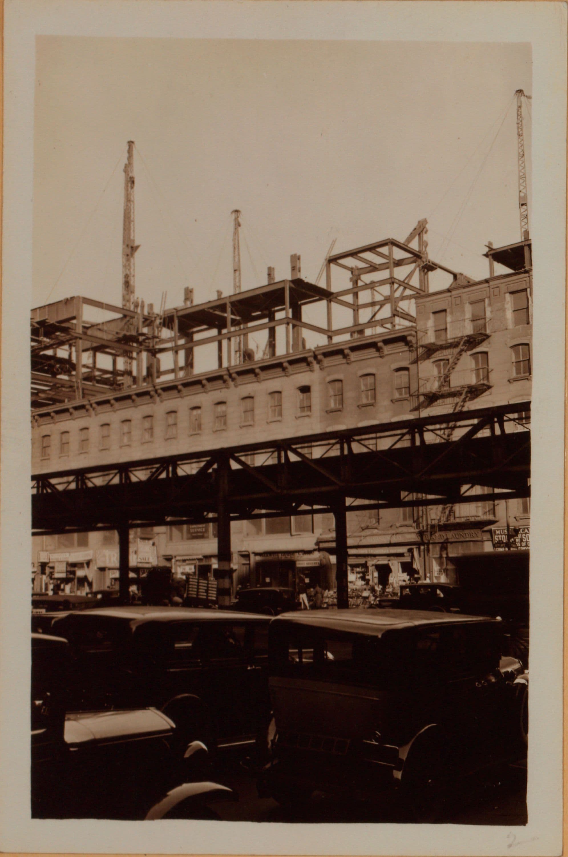 Manhattan: 6th Avenue - 48th Street