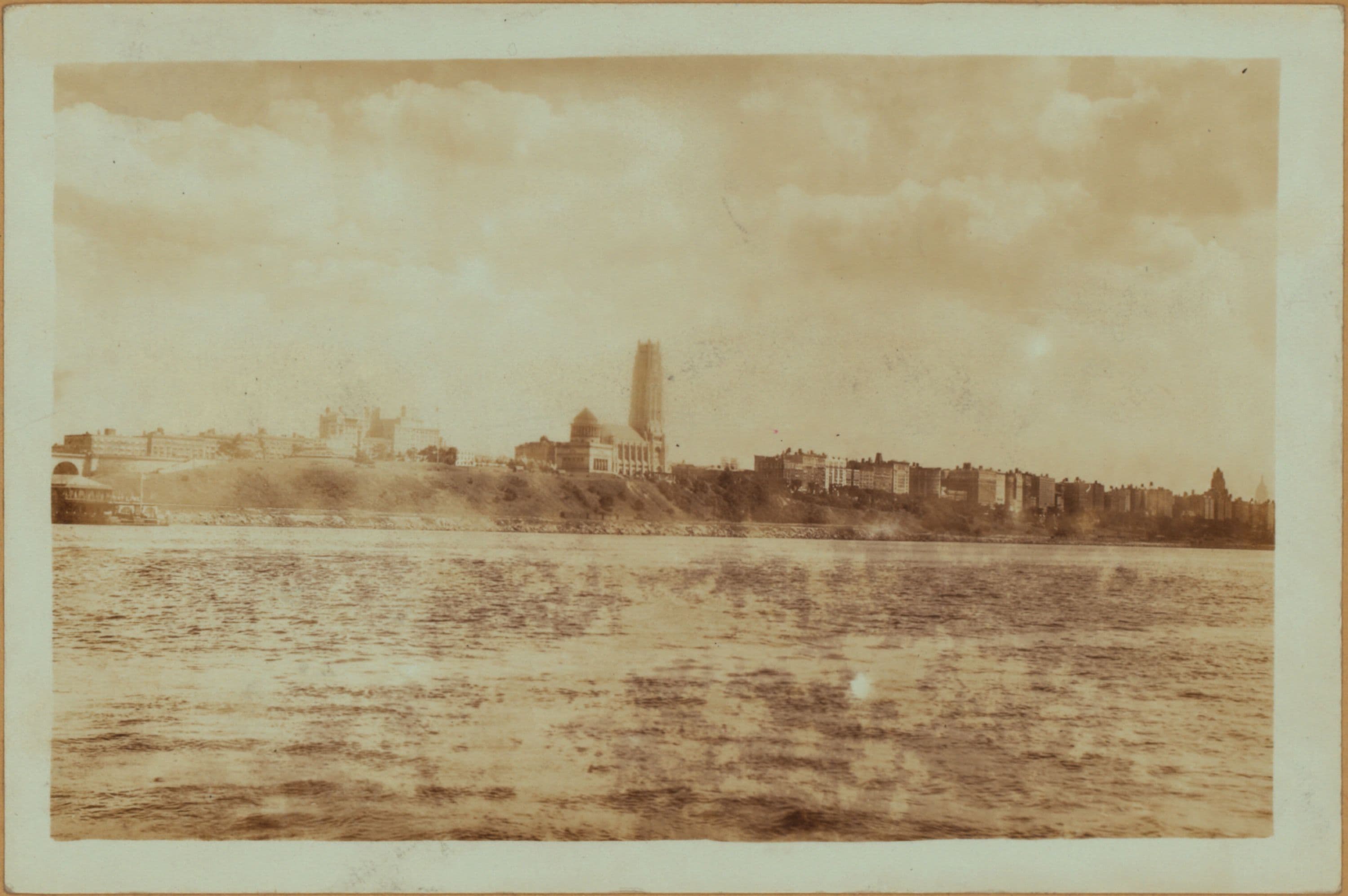 North (Hudson) River - Shore and skyline - Manhattan - 59th Street - George Washington Bridge.