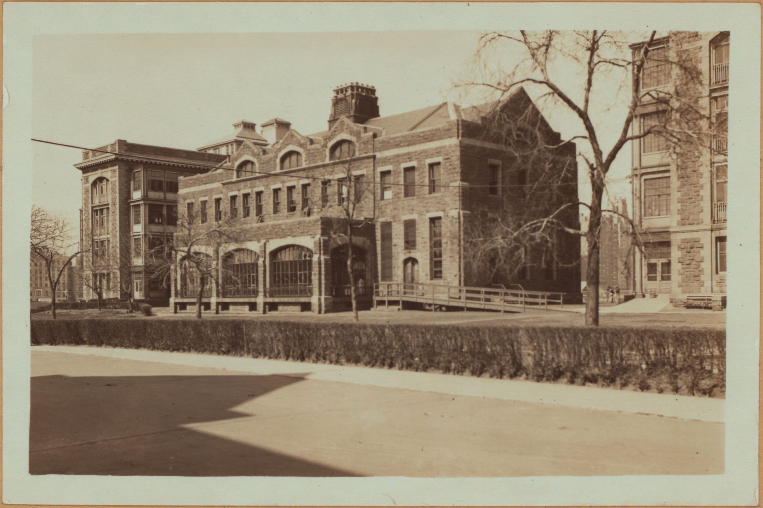 Manhattan: Welfare Island - Metropolitan Hospital.