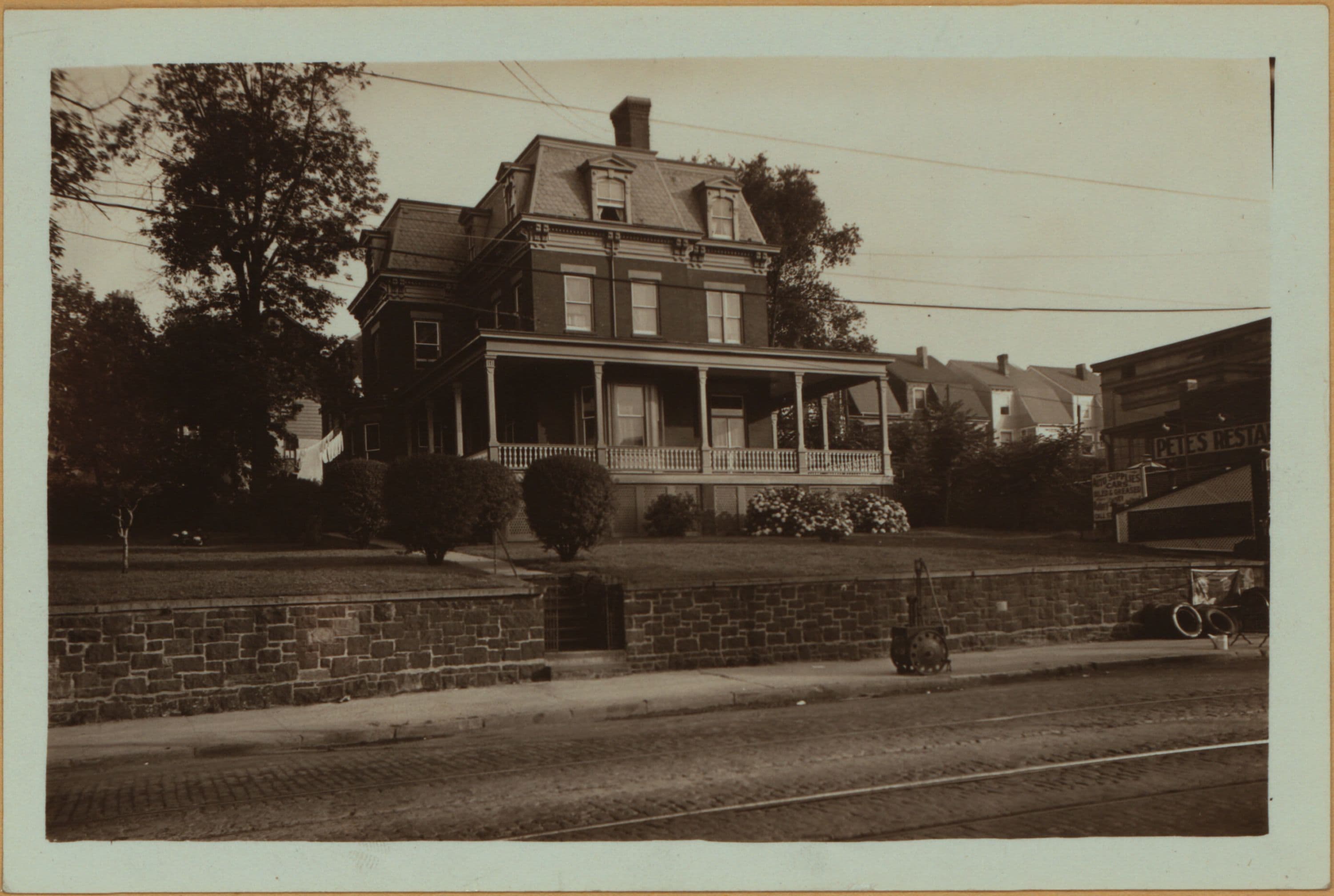 Richmond: Richmond Terrace - York Avenue